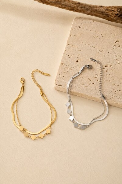 Wholesaler COSMOS - Set of 2 stainless steel bracelets in gold and silver with delicate lucky clover designs Wholesaler COSMOS - Set of 2 stainless steel bracelets in gold and silver with delicate lucky clover designs