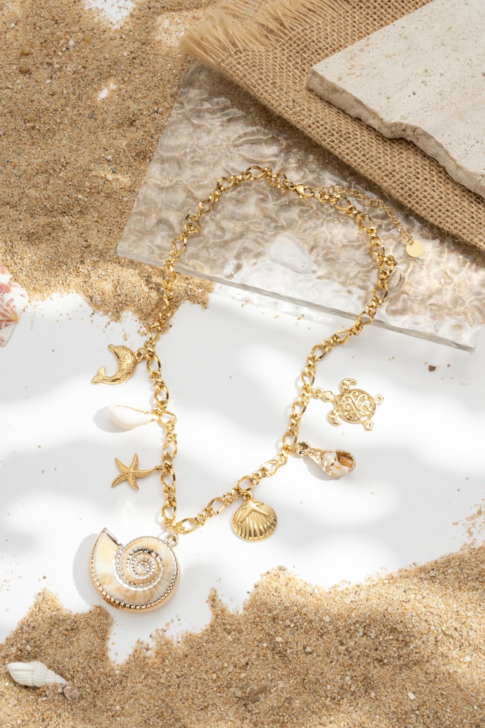 Großhändler COSMOS - Damen-Halskette mit goldenen Edelstahl-Charms im Ozean-Thema mit Stern, Muschel und Schildkröte