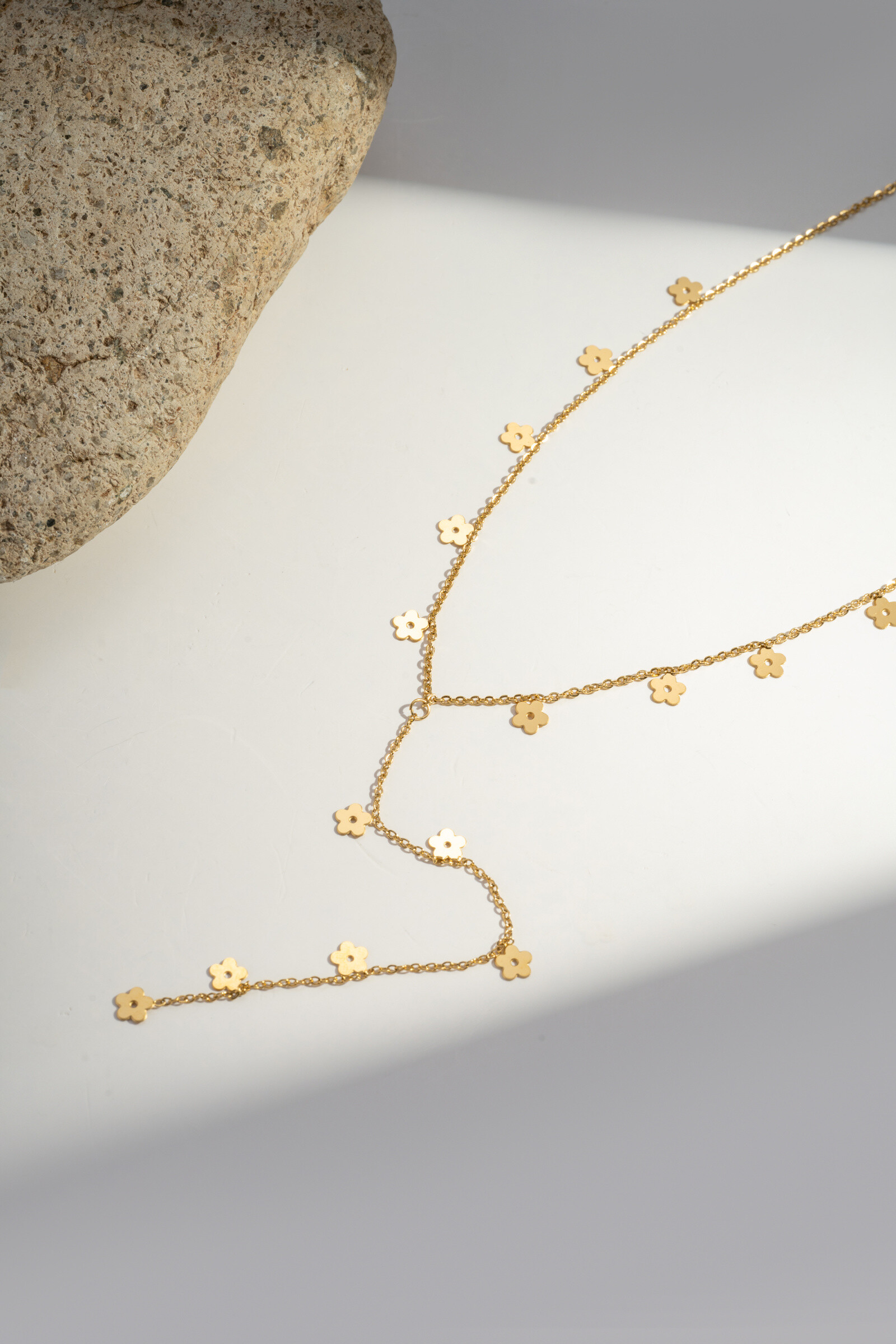 Wholesaler COSMOS - Golden Marguerite Steel Marguerite necklace in stainless steel