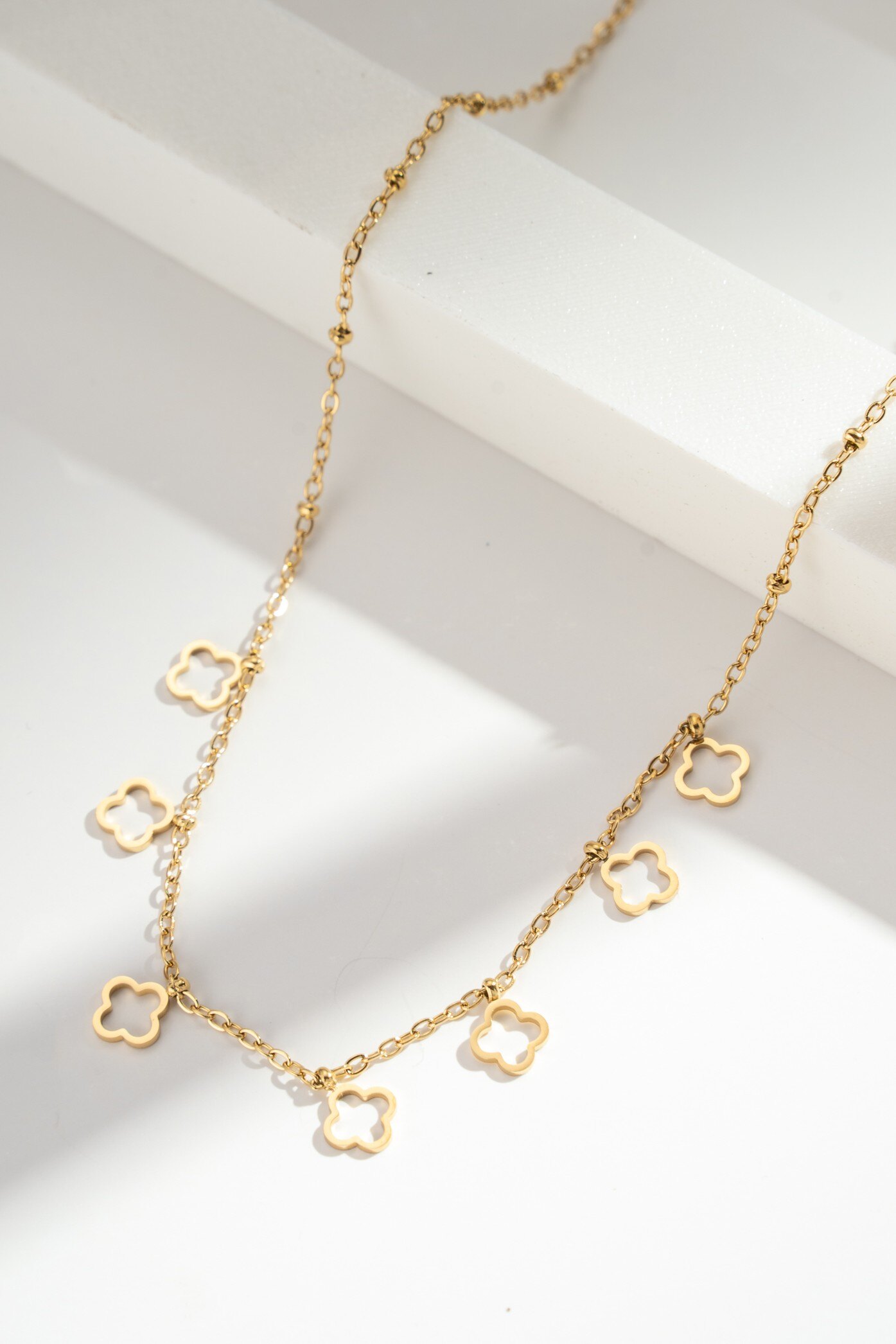 Grossiste COSMOS - Collier trèfle délicat acier inoxydable doré fin élégant tendance femme bijoux porte‑bonheur