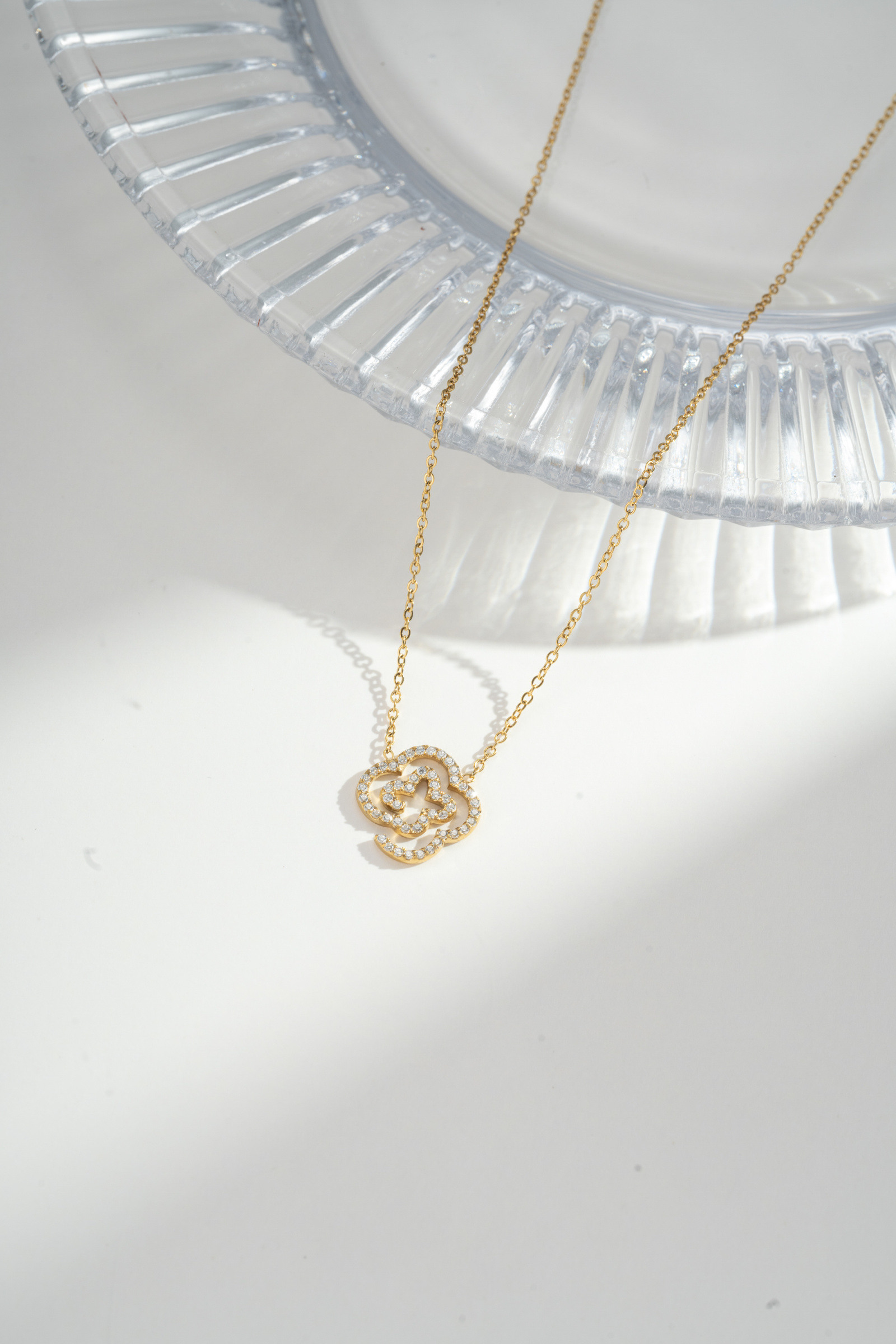 Mayorista COSMOS - Collar refinado - Colgante de trébol de cristal
