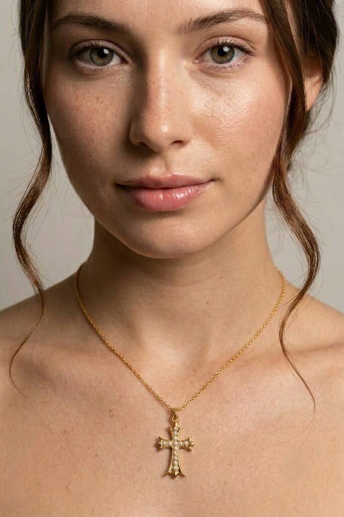 Grossista COSMOS - Collana Croce Dorata con Perle in Acciaio Inossidabile - Un Gioiello Elegante e Luminoso