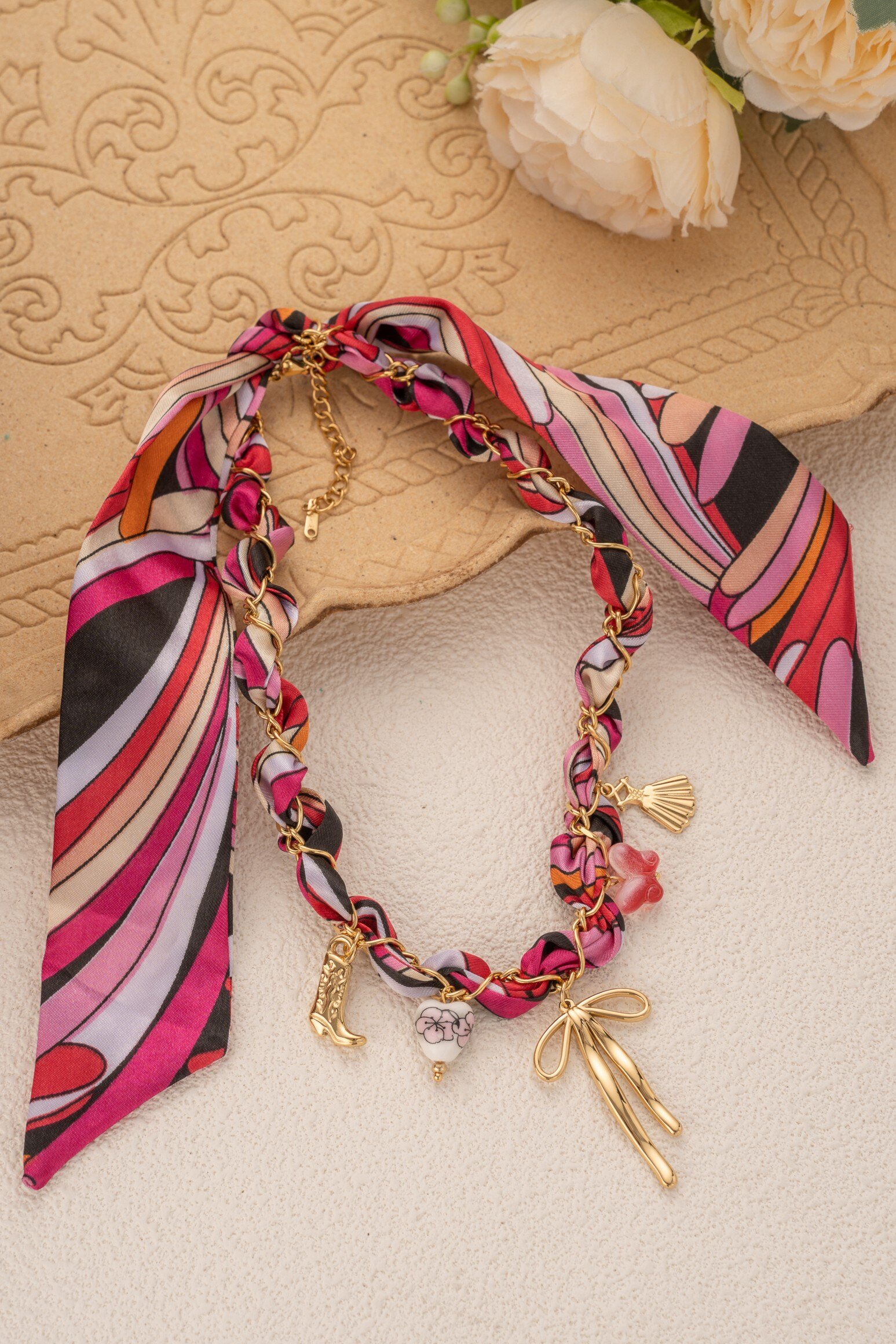 Wholesaler COSMOS - Colorful fabric necklace with stainless steel chain and gold-toned fancy charms