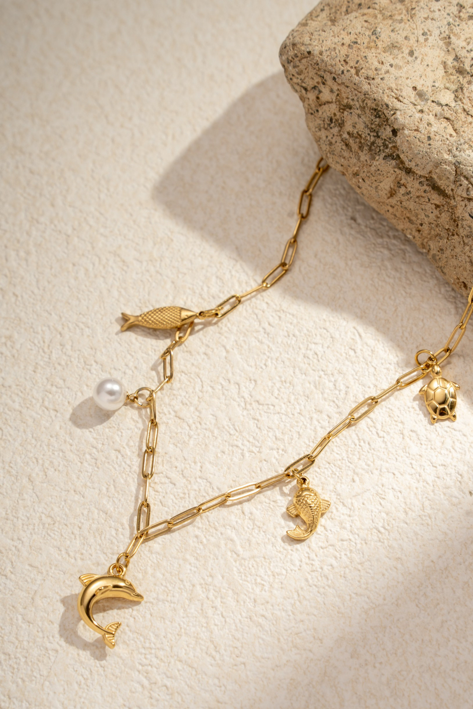 Mayorista COSMOS - Collar dorado de acero inoxidable, dijes marinos delfín tortuga pez perla
