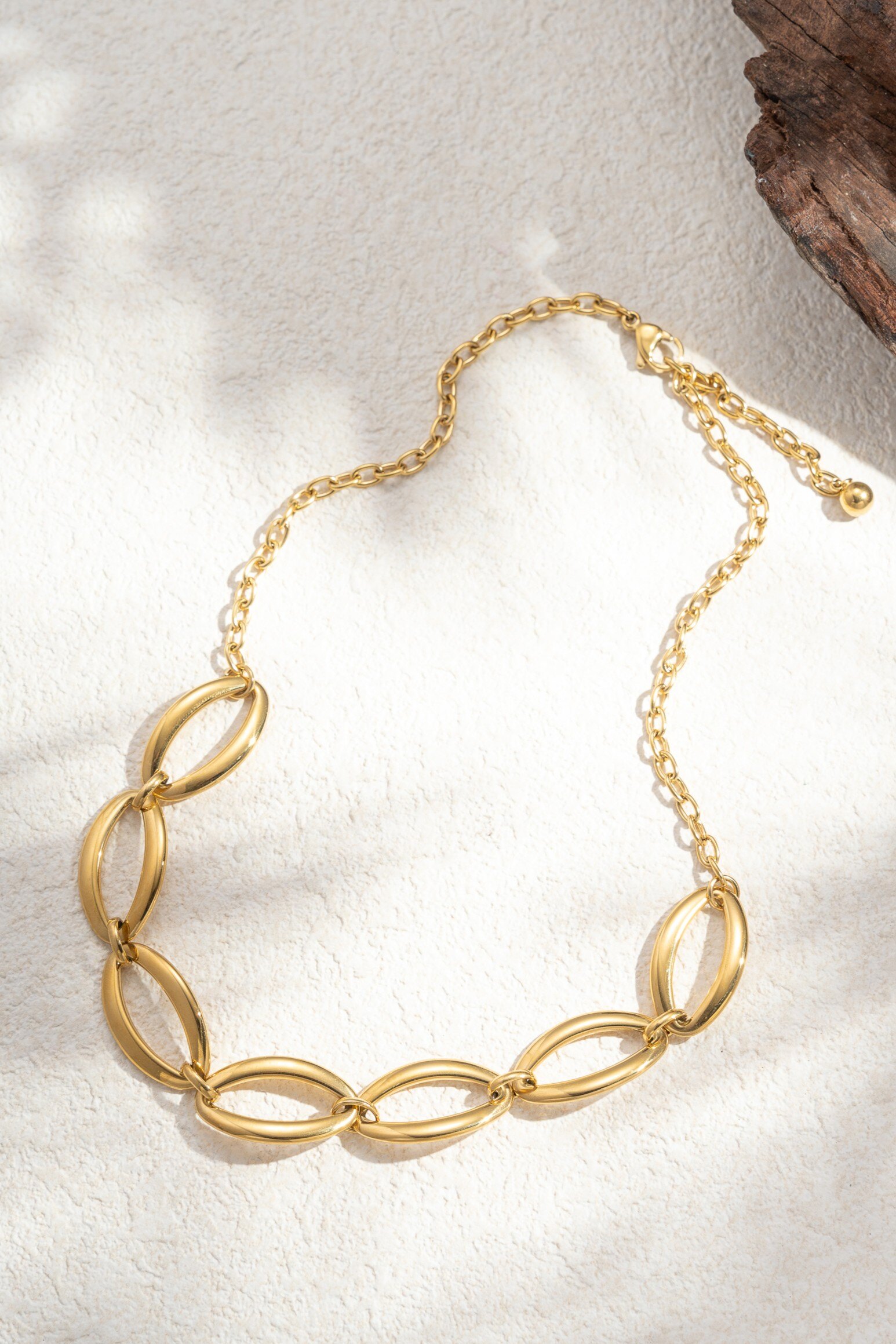 Wholesaler COSMOS - Women's gold-plated stainless steel necklace with wide oval links, elegant adjustable chain