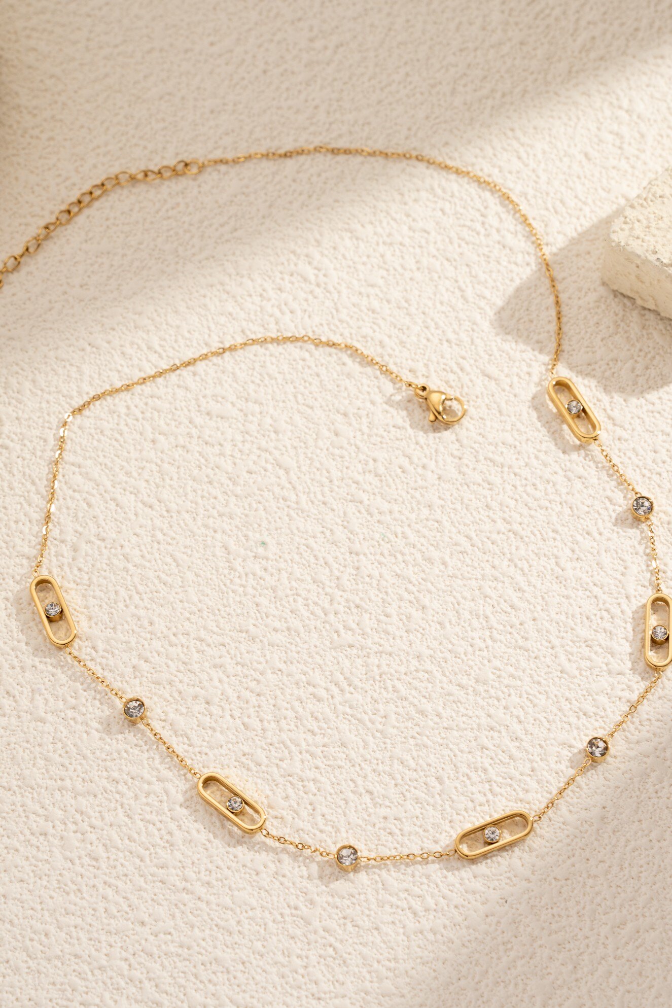 Wholesaler COSMOS - Chic stainless steel oval-patterned necklace adorned with crystals