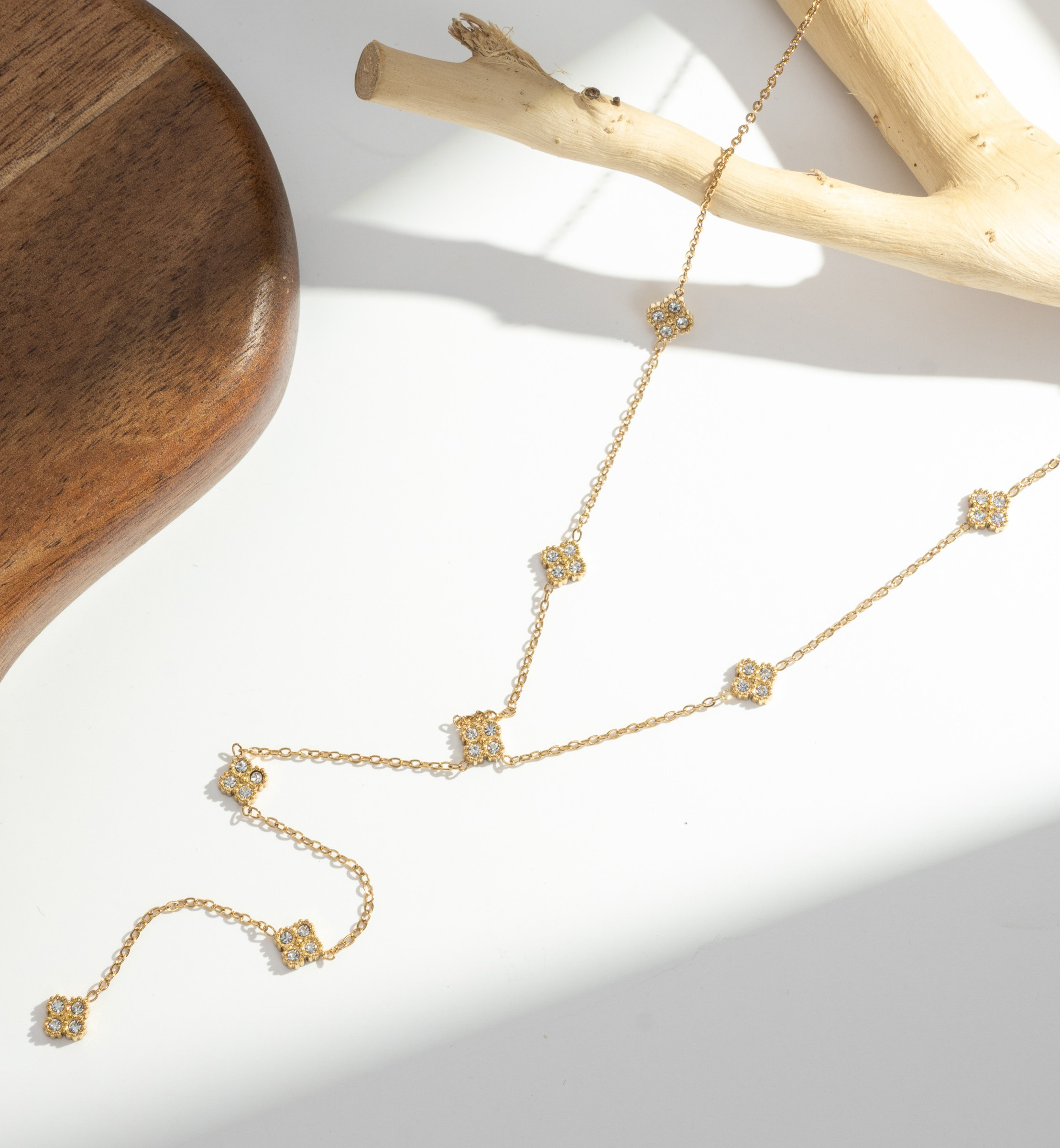Grossiste COSMOS - Collier Y trèfle scintillant acier inoxydable doré élégant tendance