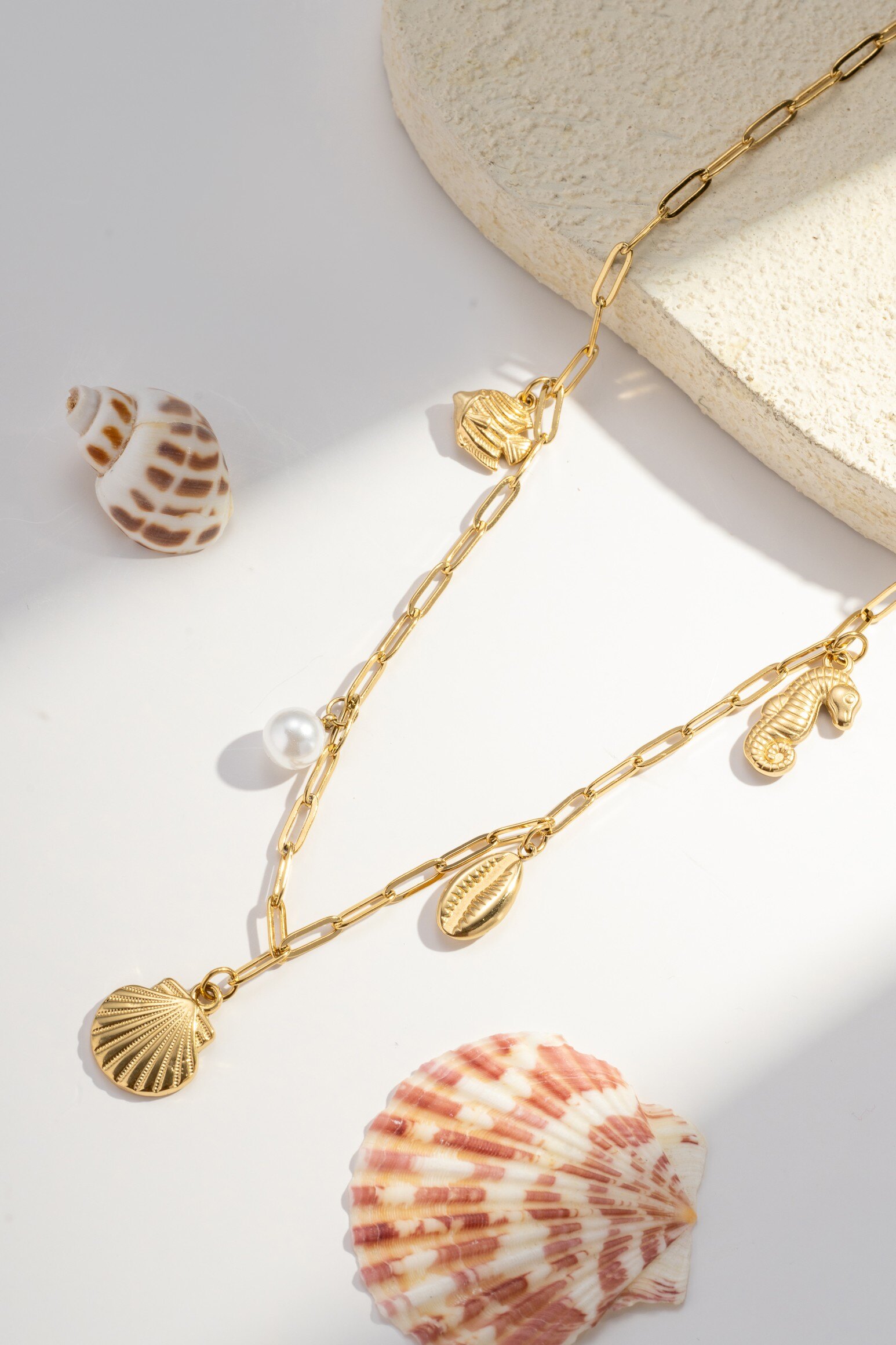 Grossiste COSMOS - Collier en acier inoxydable à breloques Coquillages & Perles