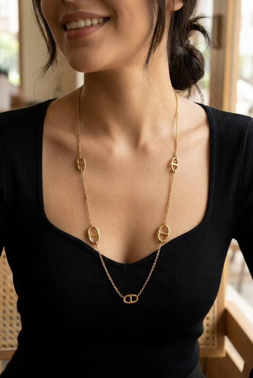 Mayorista COSMOS - Collar Largo con Eslabones Ovalados de Acero Inoxidable Dorado - Moderno, Gráfico y Elegante