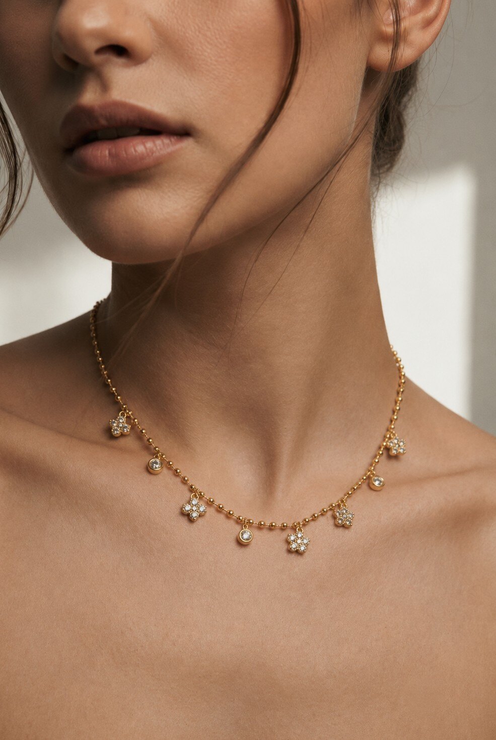 Grossiste COSMOS - Collier doré pampilles serties trefles géométriques perles acier inoxydable élégant tendance