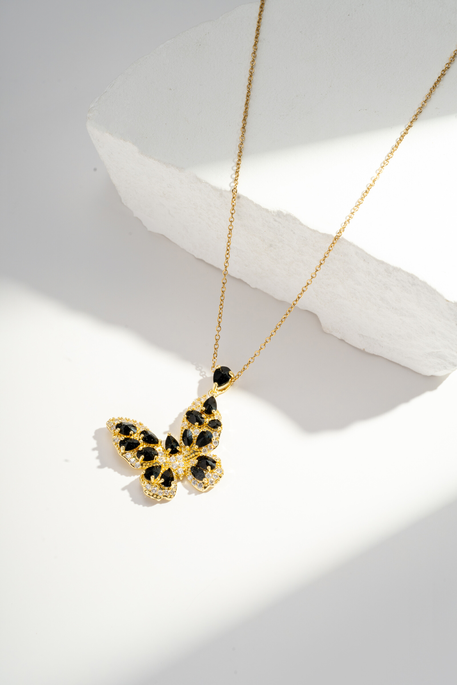 Wholesaler COSMOS - Necklace with butterfly pendant