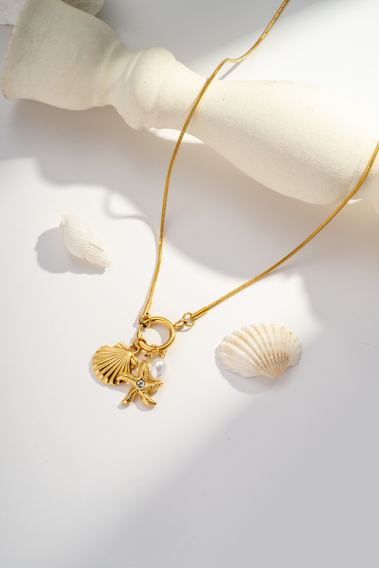 Wholesaler COSMOS - Necklace with pendant shell and sea star