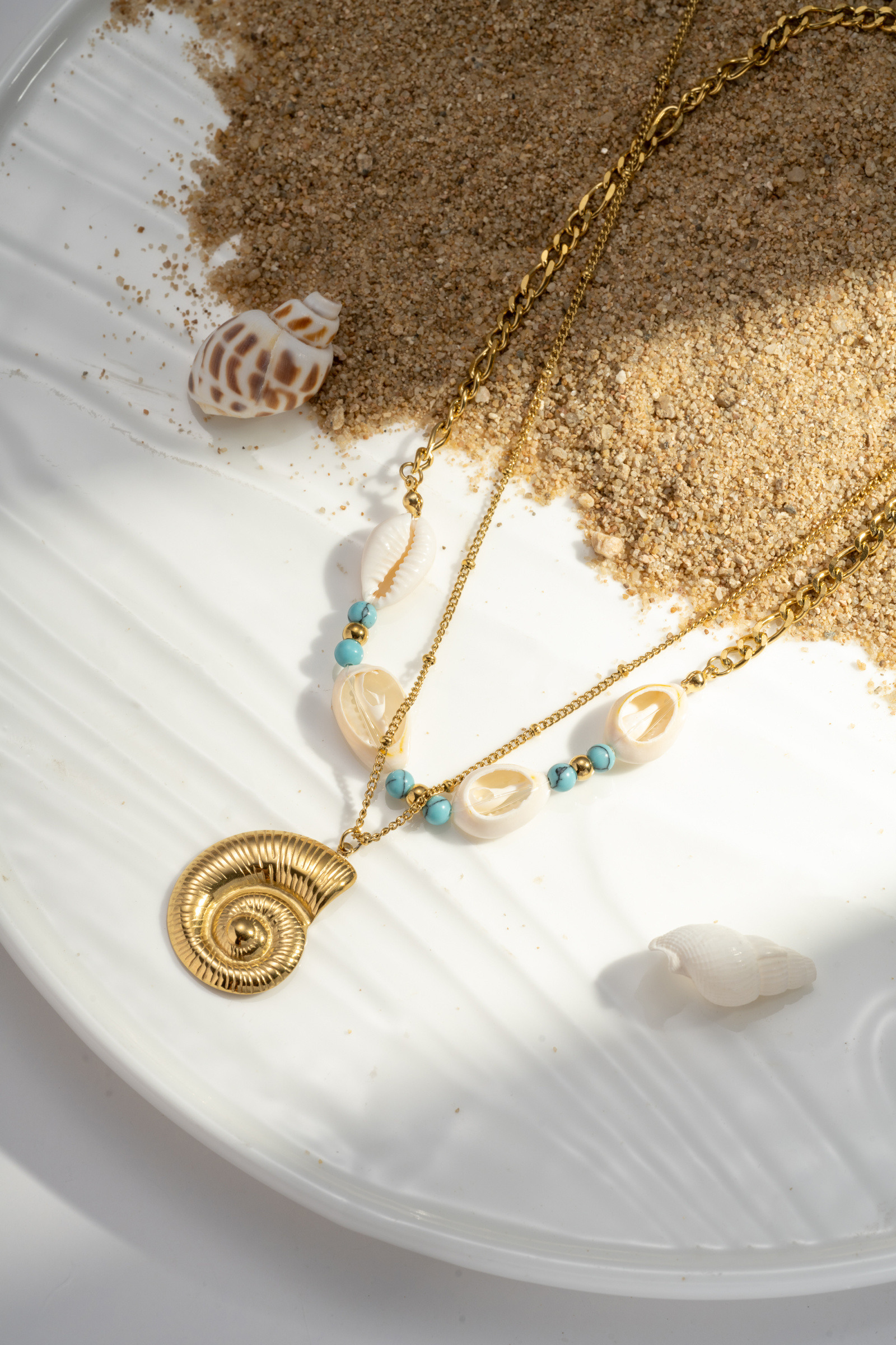 Grossista COSMOS - Collana a doppio giro in conchiglia con ciondolo di lumaca di mare