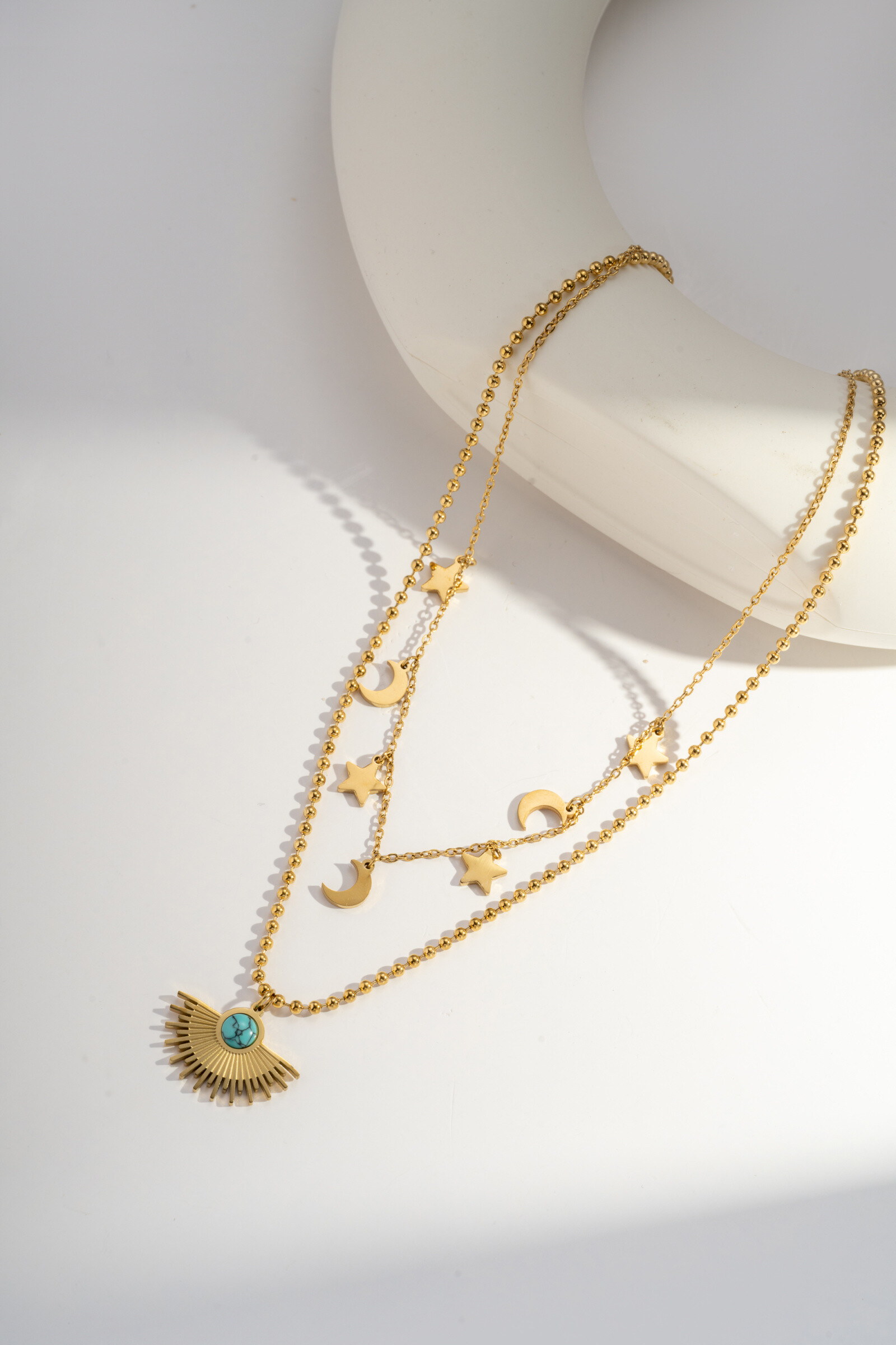 Grossiste COSMOS - Collier double tour doré – lune, étoile & demi-soleil turquoise – acier inoxydable