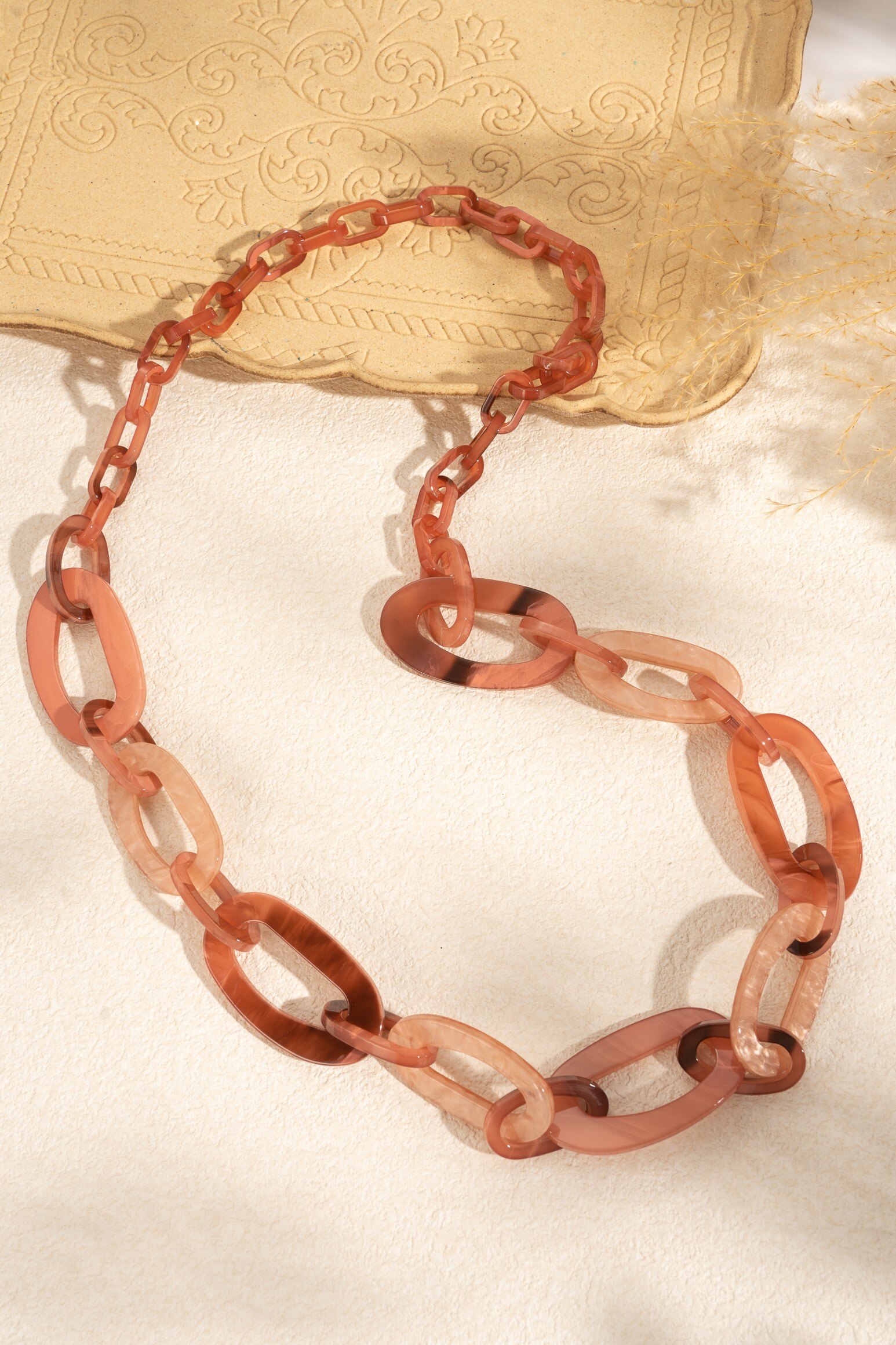 Mayorista COSMOS - Collar Largo de Resina Bohemio Chic con Eslabones Degradados