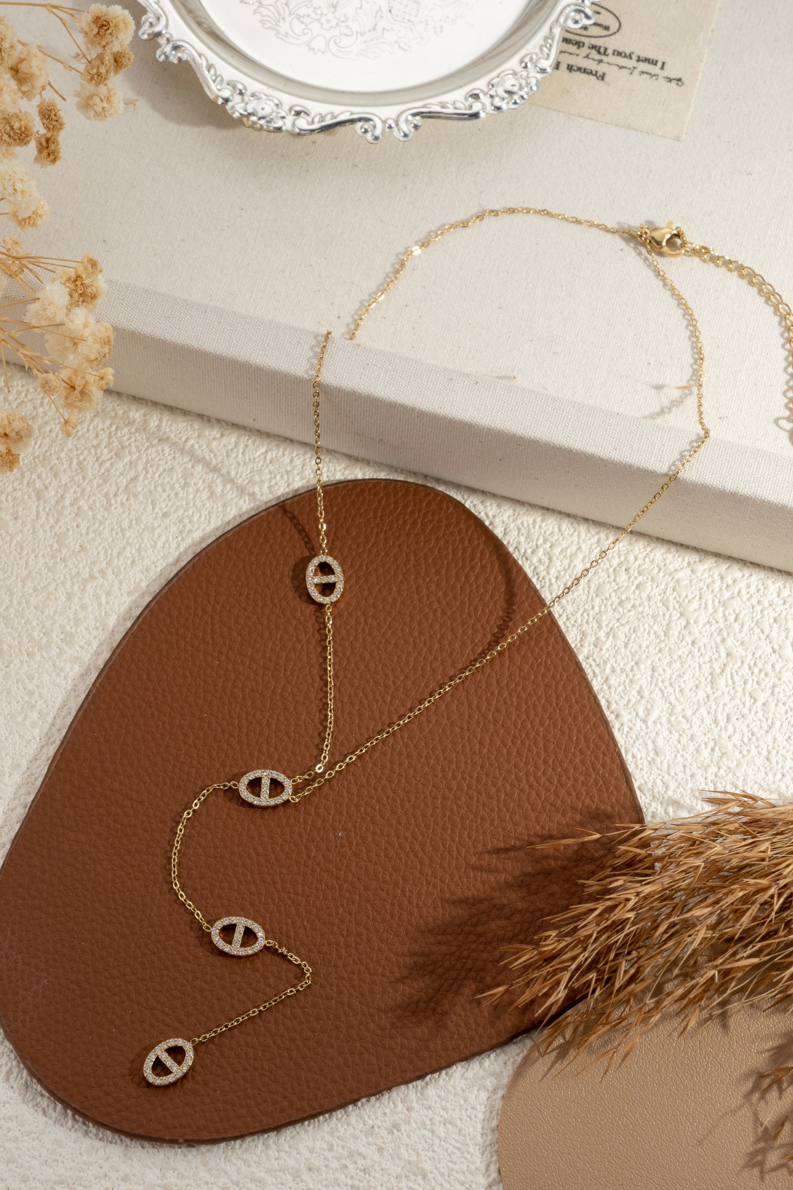 Wholesaler COSMOS - Gold-plated stainless steel oval link necklace with central bar, elegant modern trendy