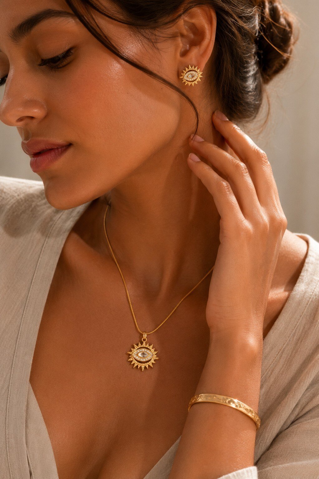 Grossiste COSMOS - Collier soleil doré oeil cristal femme chic tendance été lumineux protecteur