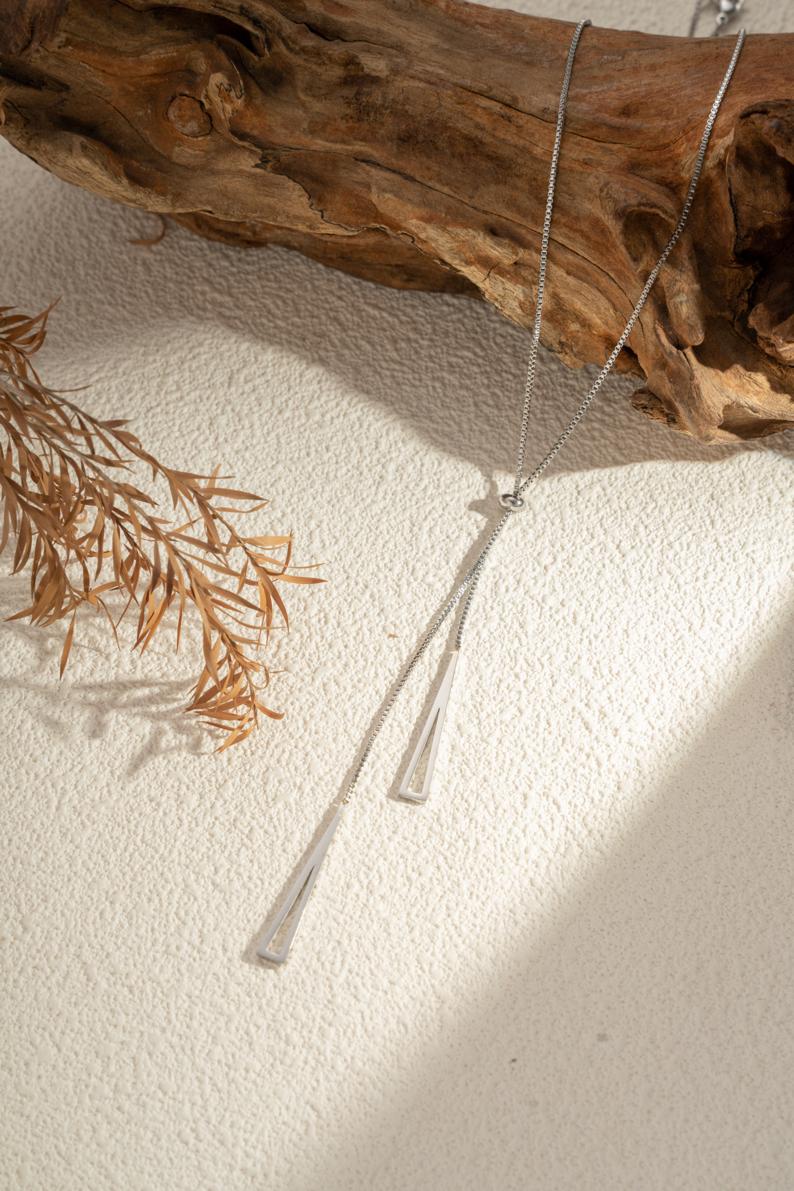 Grossista COSMOS - Collana scorrevole con pendenti triangolari in acciaio inossidabile moderno elegante, regolabile e minimalista chic