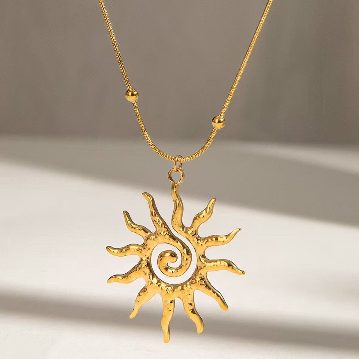 Großhändler COSMOS - Strukturierte goldene Sonnenkette