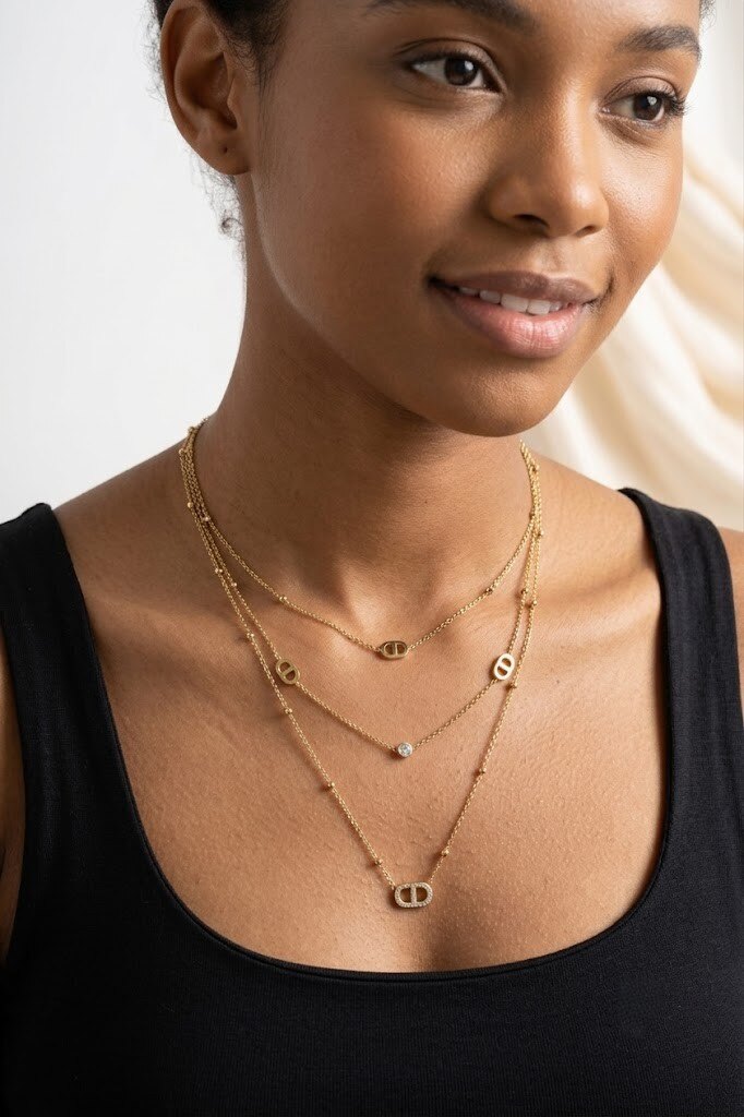 Mayorista COSMOS - Collar de triple vuelta con formas ovaladas en acero inoxidable dorado, moderno, elegante, gráfico, chic para mujer