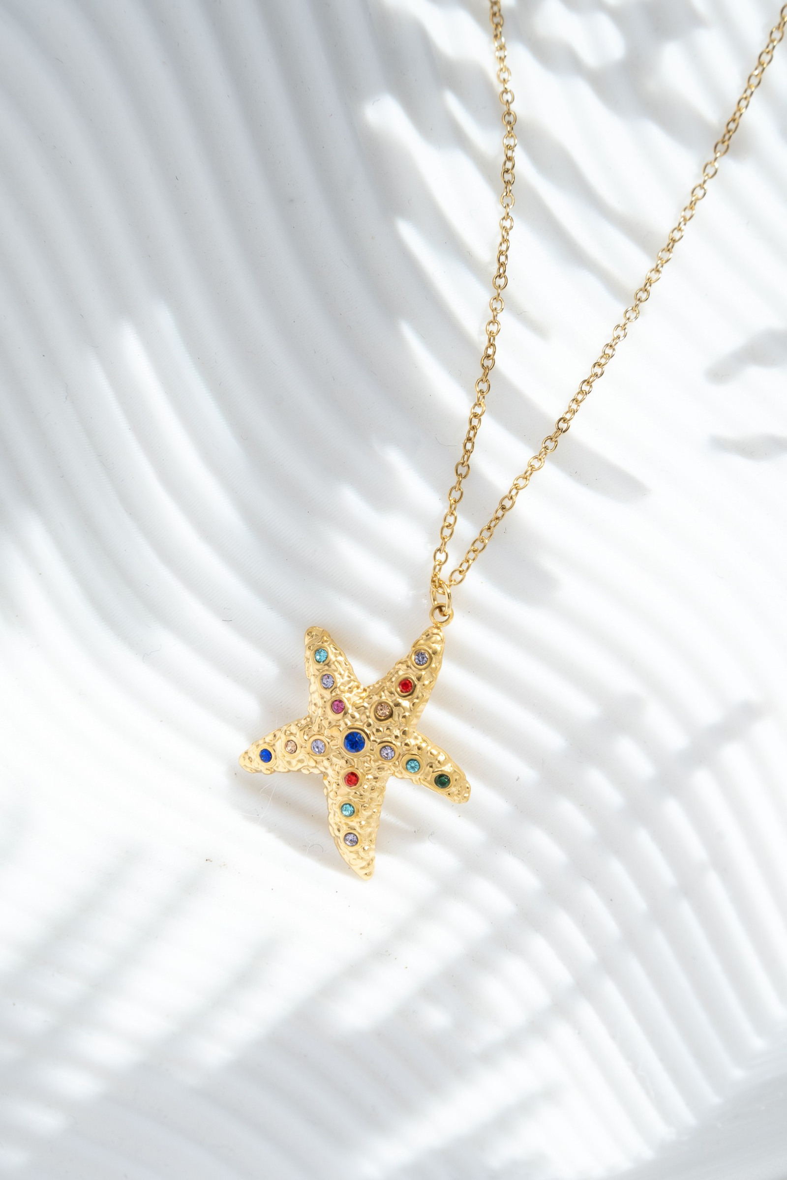 Wholesaler COSMOS - Golden starfish necklace in stainless steel — sparkling multicolored stones