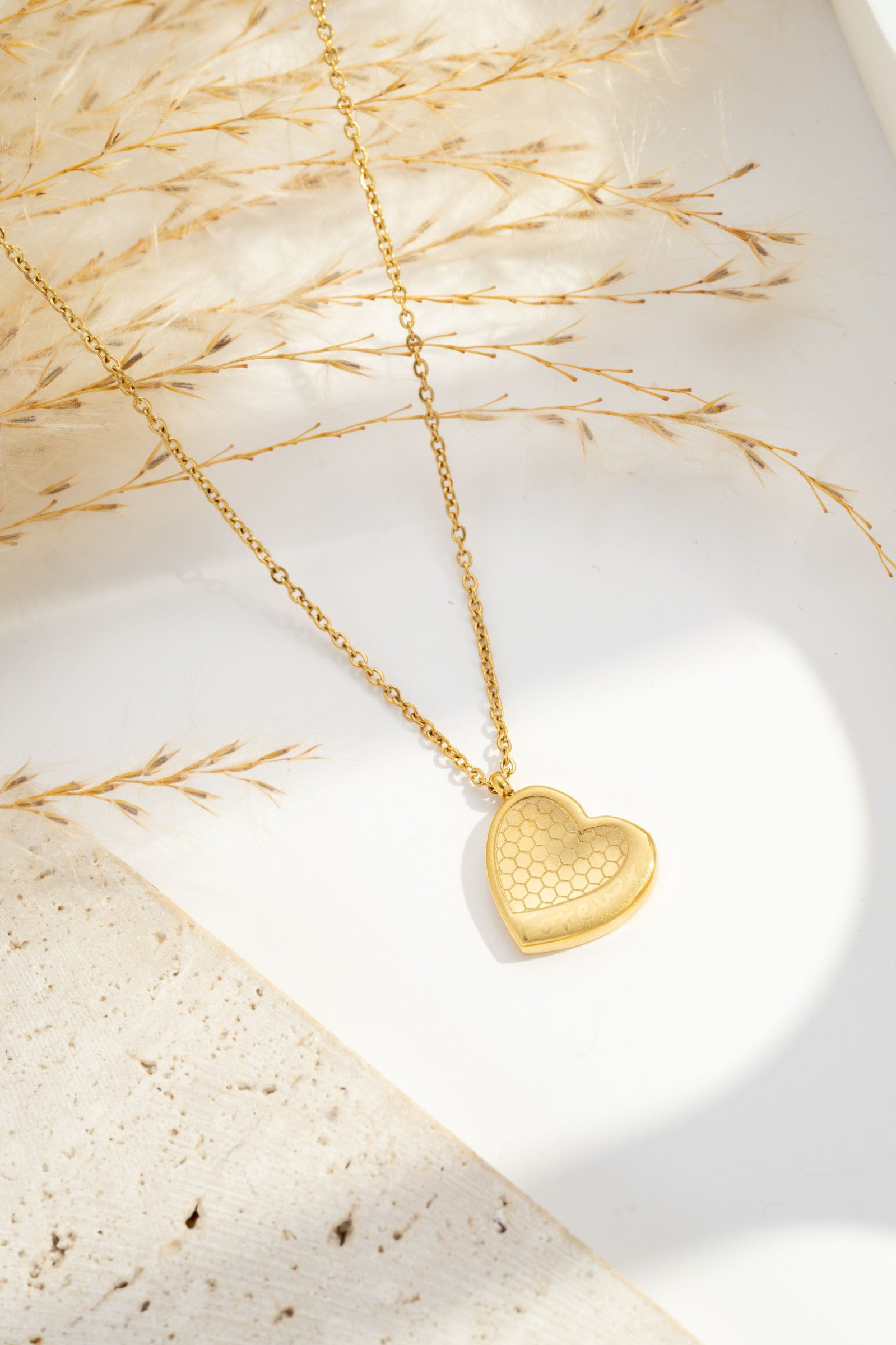 Wholesaler COSMOS - Gold-plated honeycomb heart necklace in stainless steel, elegant, modern, refined, minimalist