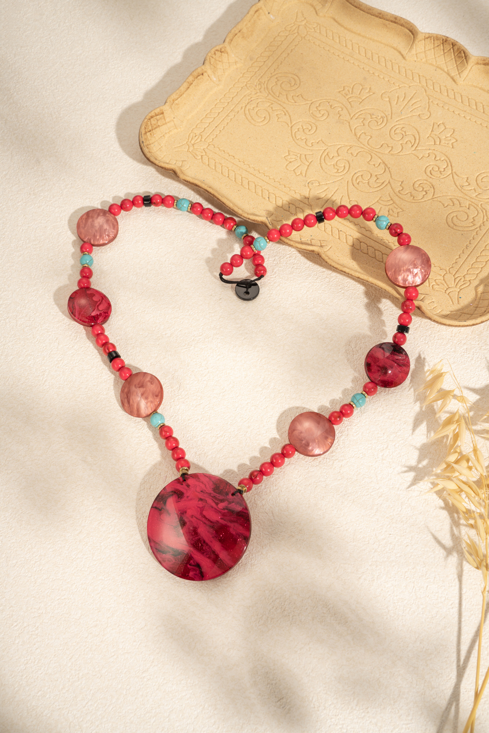 Wholesaler COSMOS - Bold Modern Elegance Oversized Resin Link Necklace in Iridescent Blue, Red, and Khaki