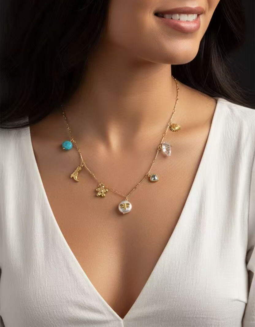 Grossiste COSMOS - Collier Doré Charms Symboliques Cœur Étoile Fleur Turquoise Chic Élégant Féminin Lumineux