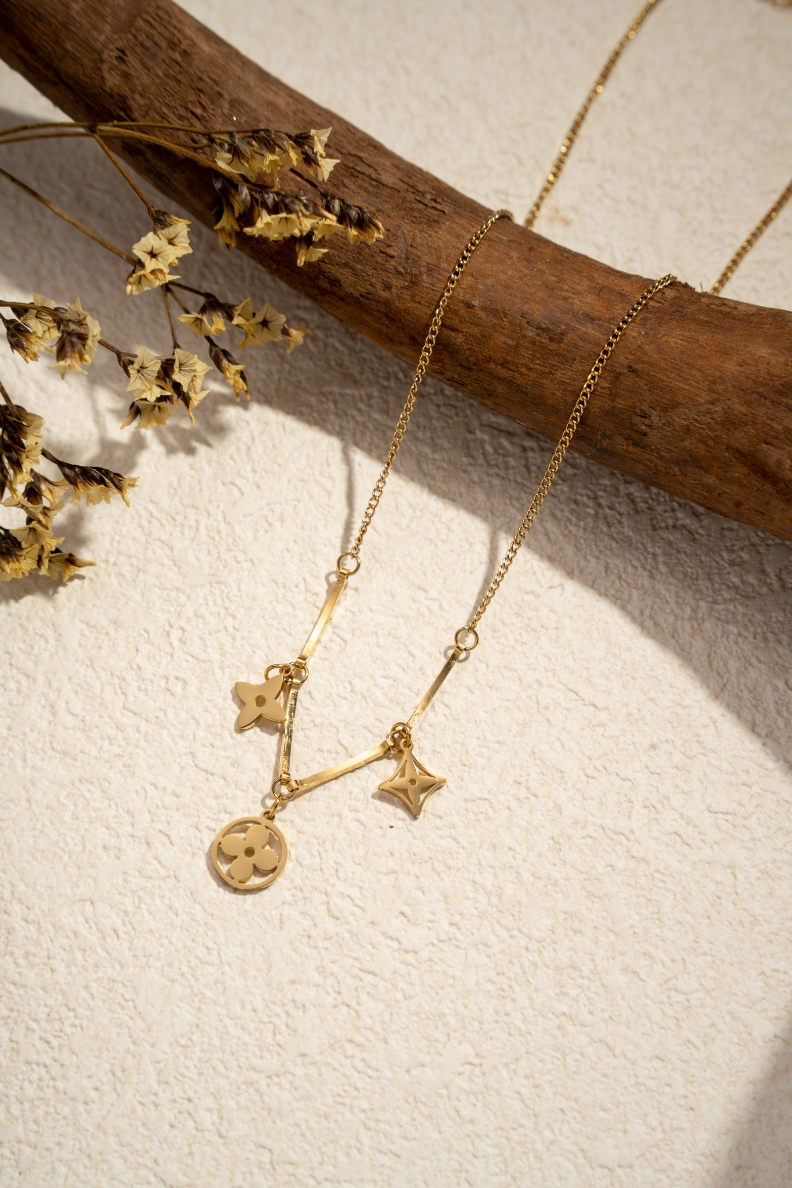 Mayorista COSMOS - Collar de Acero Inoxidable con Dijes Estilo Moderno