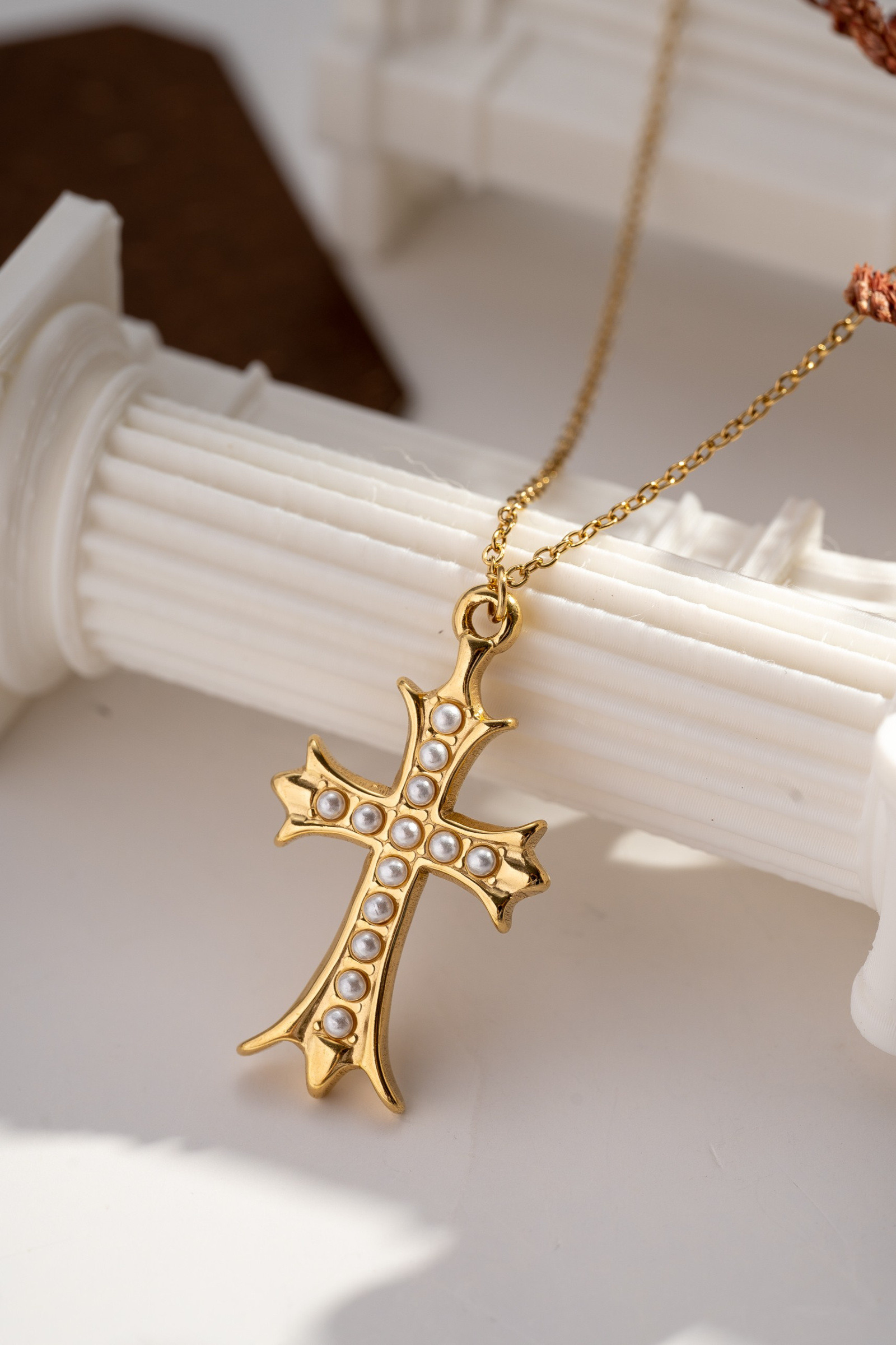 Wholesaler COSMOS - Stainless Steel Necklace Shiny & Elegant Cross Rhinestones