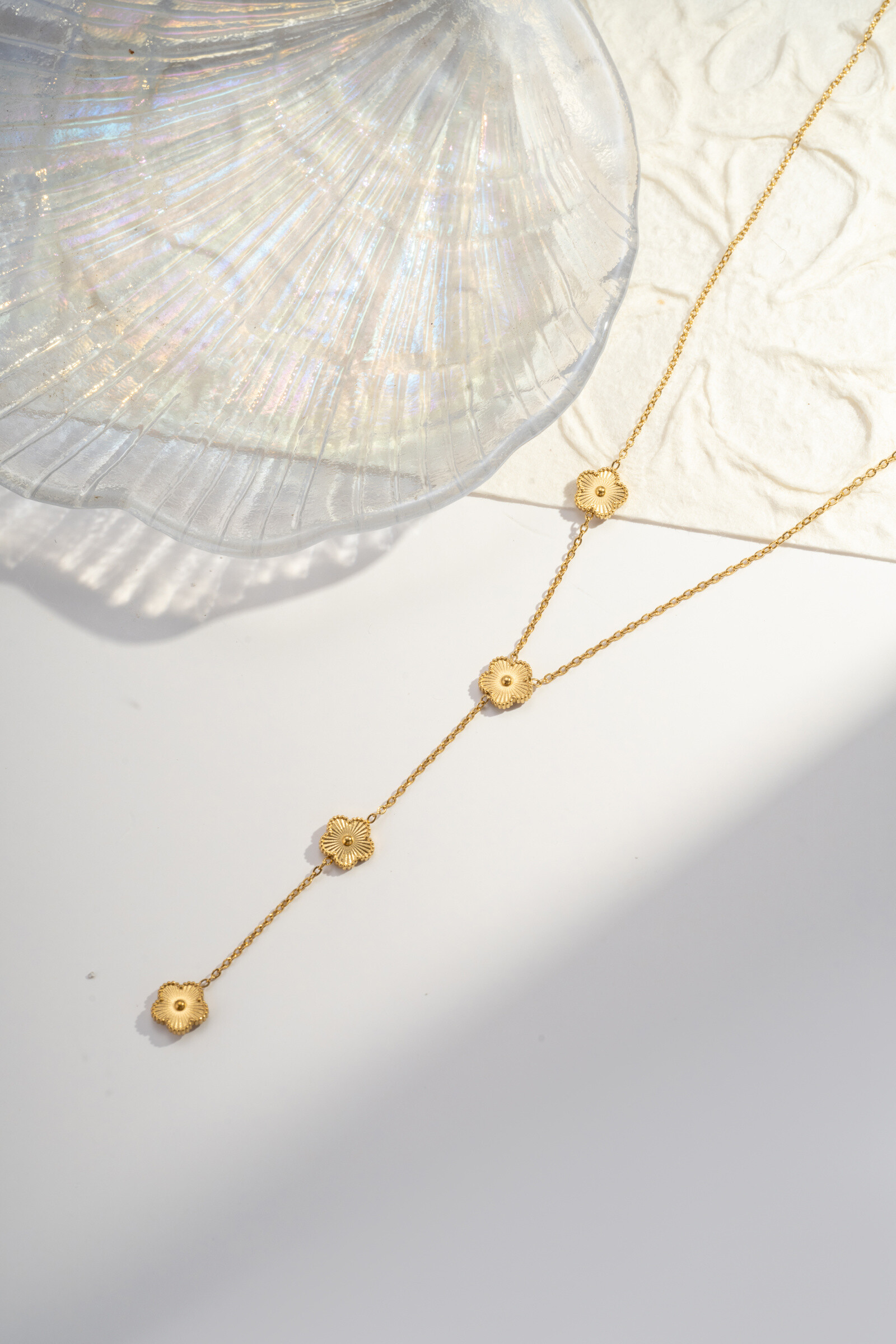 Grossista COSMOS - Collana a Forma di Y – Acciaio Inossidabile Dorato – Quadrifoglio Portafortuna