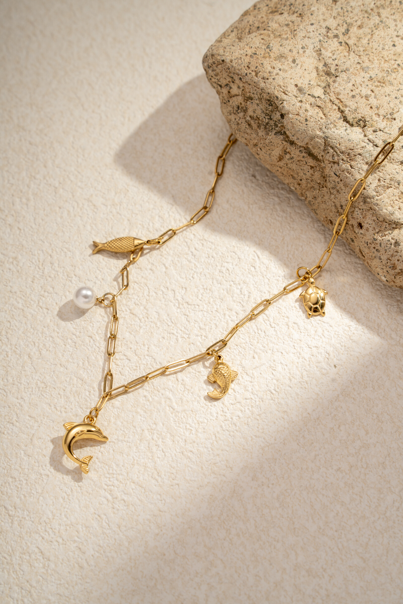 Wholesaler COSMOS - Golden ocean necklace - Dauphin charms