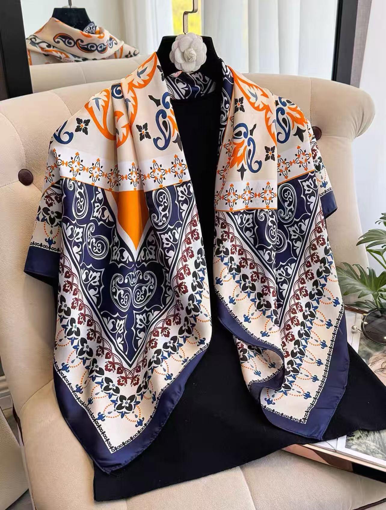 Grossiste COSMOS - Foulard carré 70x70 polyester effet soie motifs floraux vintage chic