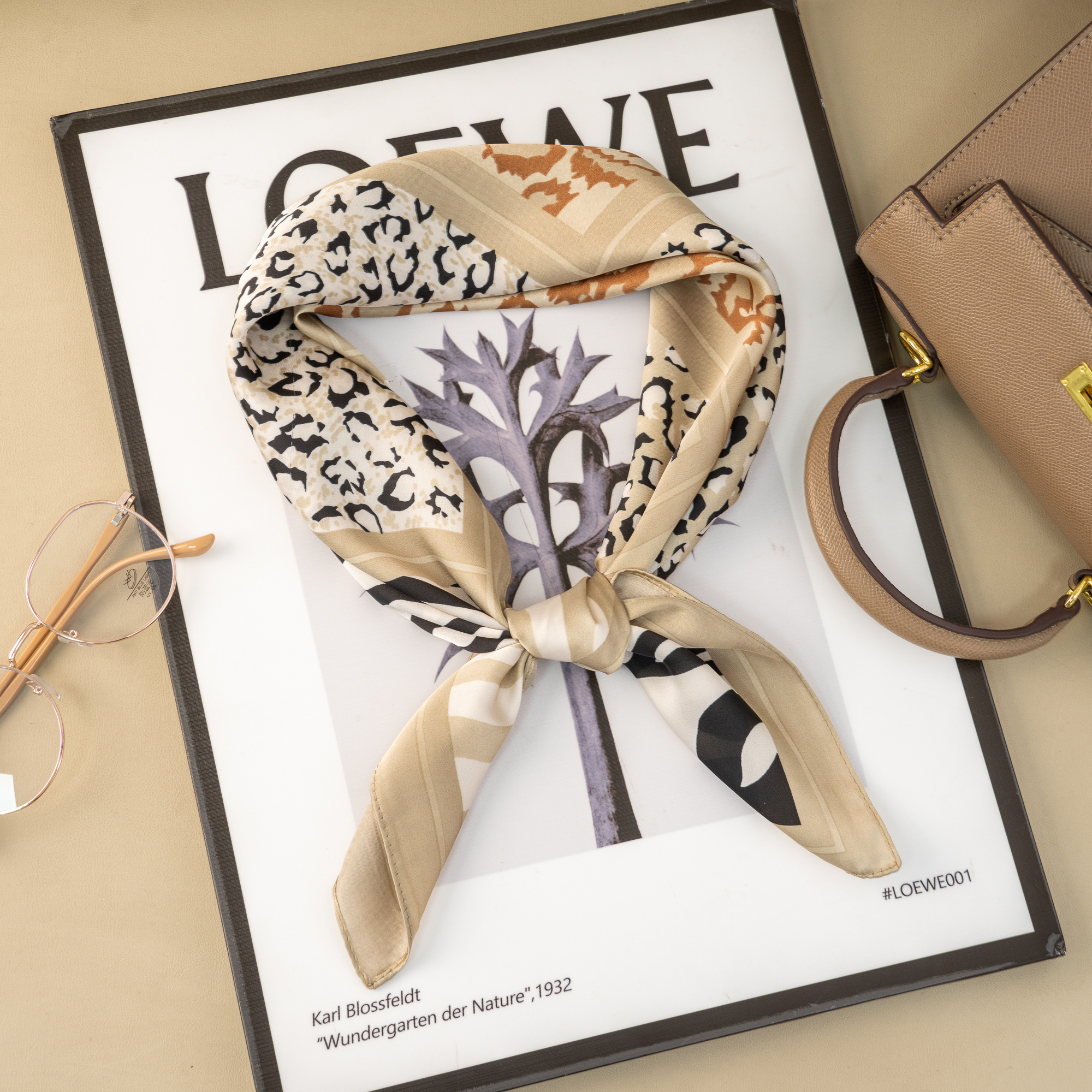 Wholesaler COSMOS - 70 x 70 polyester square scarf with silk effect and wild animal mix print