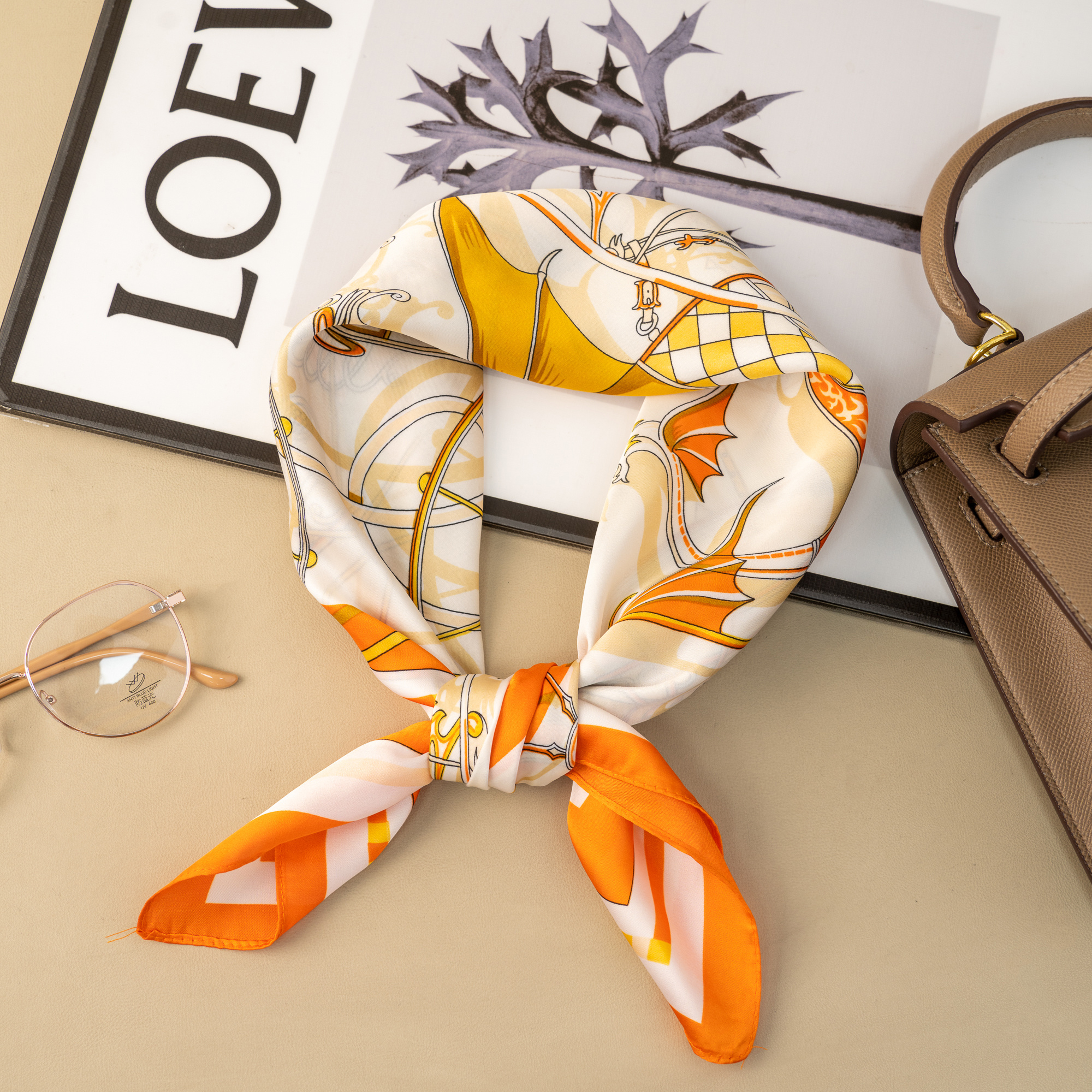 Grossiste COSMOS - Foulard Carré Vintage Toucher Soie Orange Éclat 70x70