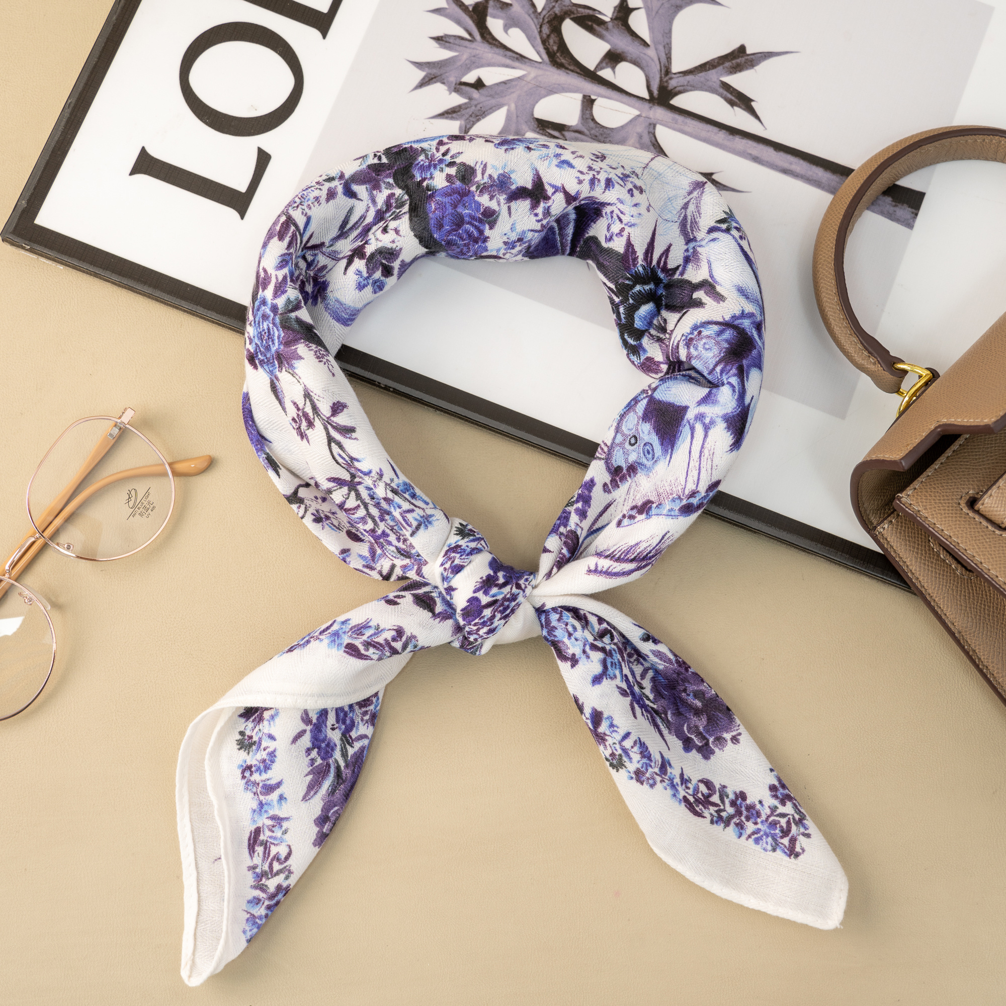 Grossiste COSMOS - Foulard carré motif fleur 70x70