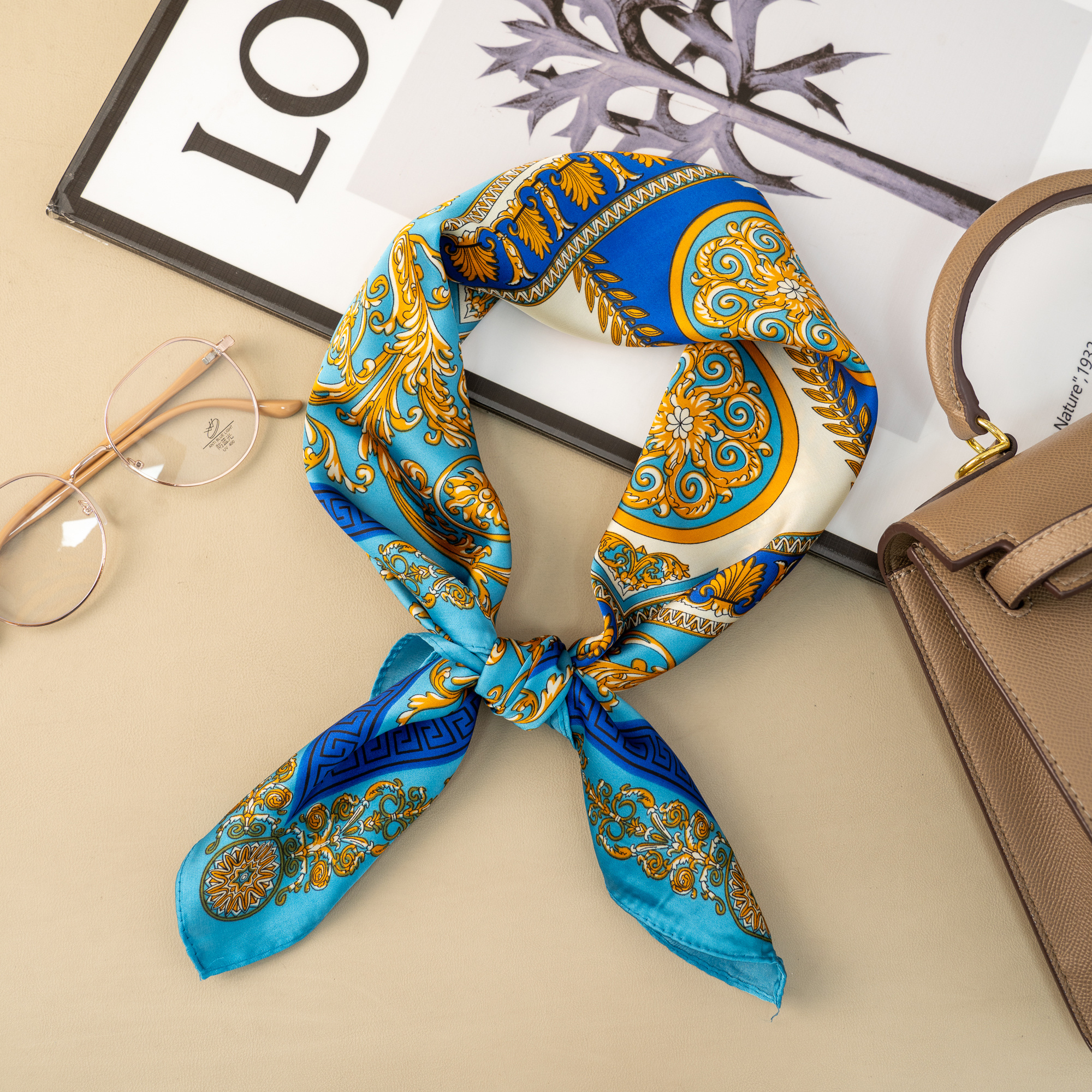 Grossiste COSMOS - Foulard Carré Bleu royale Baroque effet Soie Chic 70x70