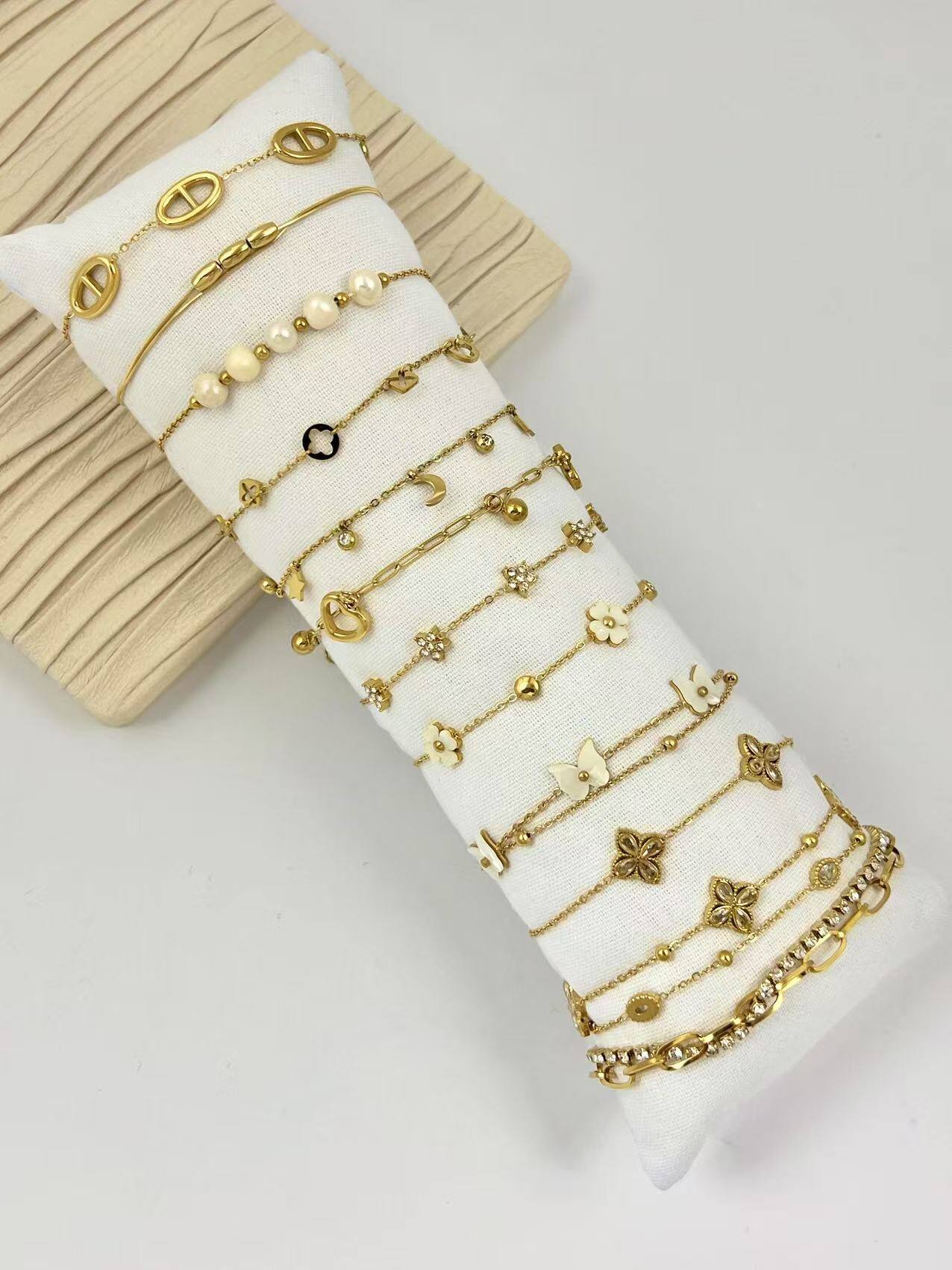 Mayorista COSMOS - Conjunto de 12 pulseras doradas de acero dorado vendidos en exhibición