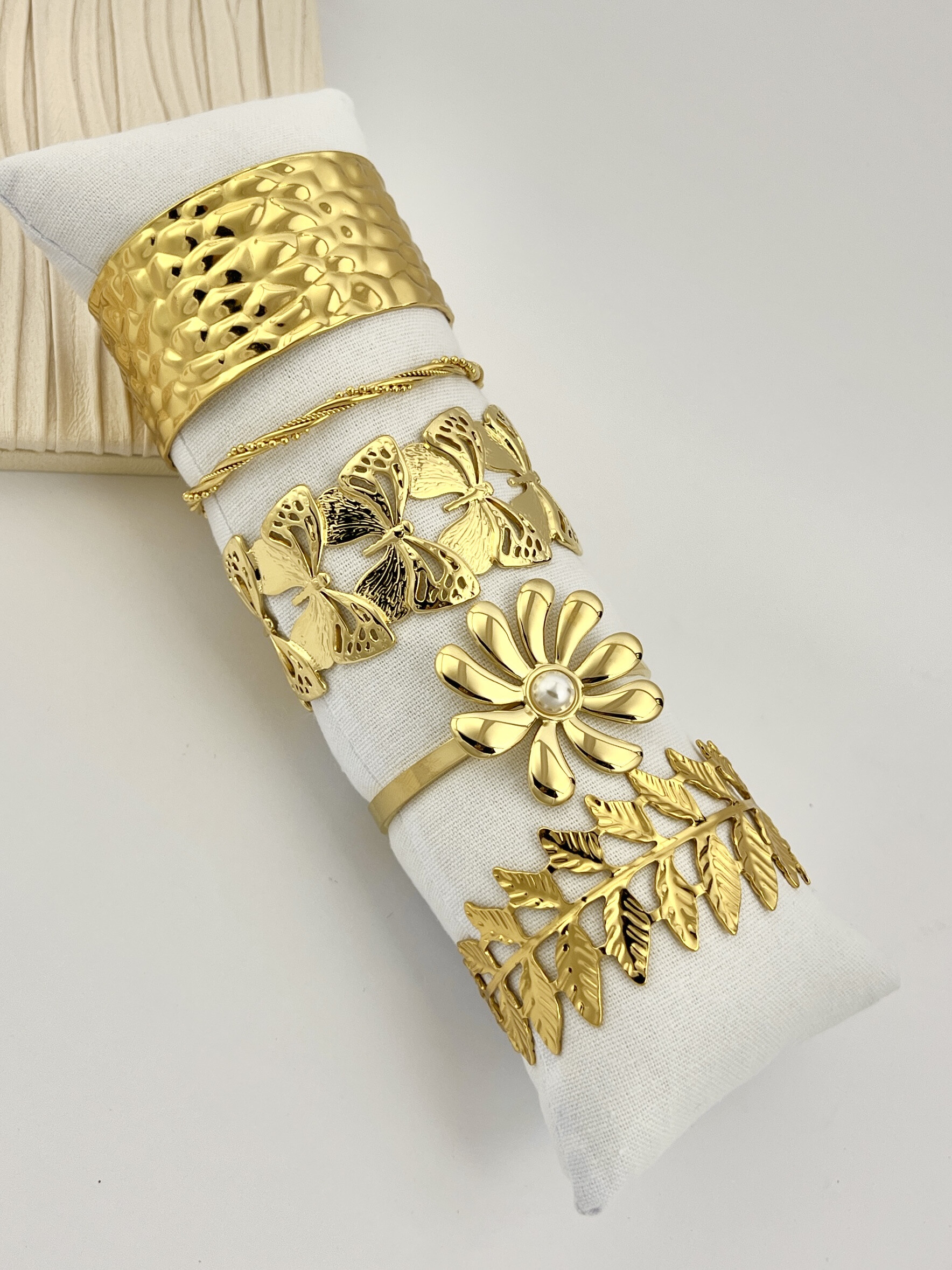 Wholesaler COSMOS - Set of 5 silver -wide - wide, trendy and elegant hookwatch bracelets