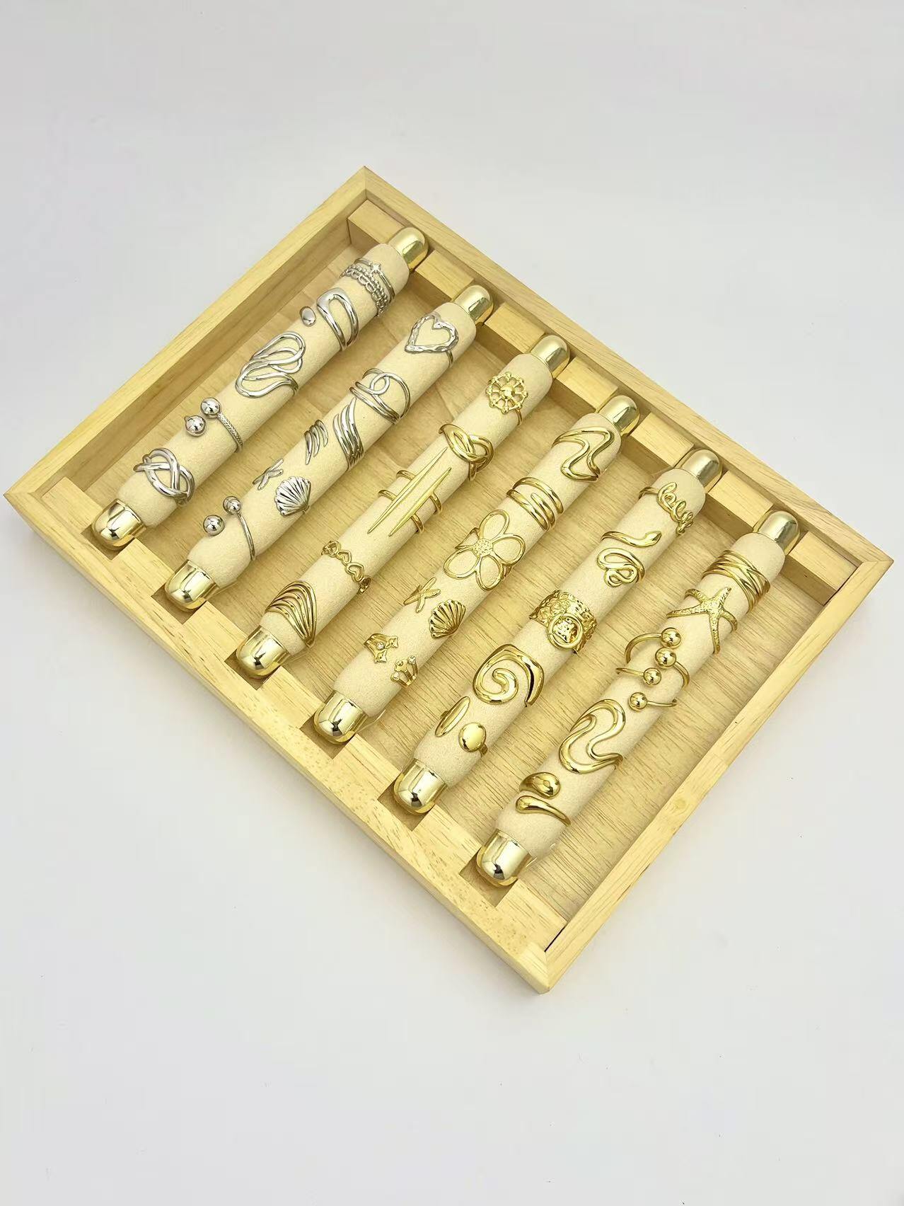 Mayorista COSMOS - Lote de 30 anillos ajustables de moda en acero inoxidable en expositor de madera