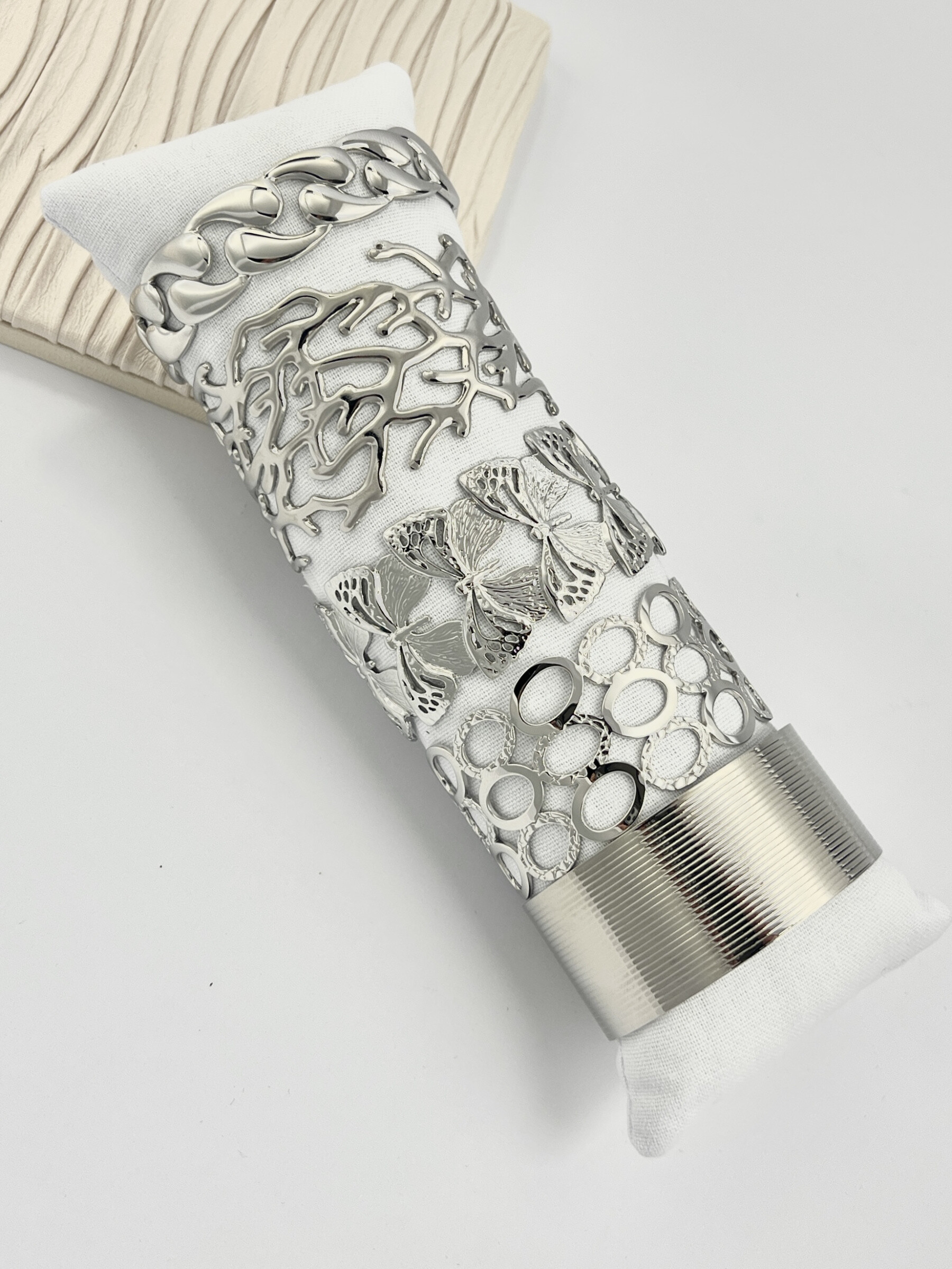 Wholesaler COSMOS - Set of 5 silver -wide - wide, trendy and elegant hookwatch bracelets