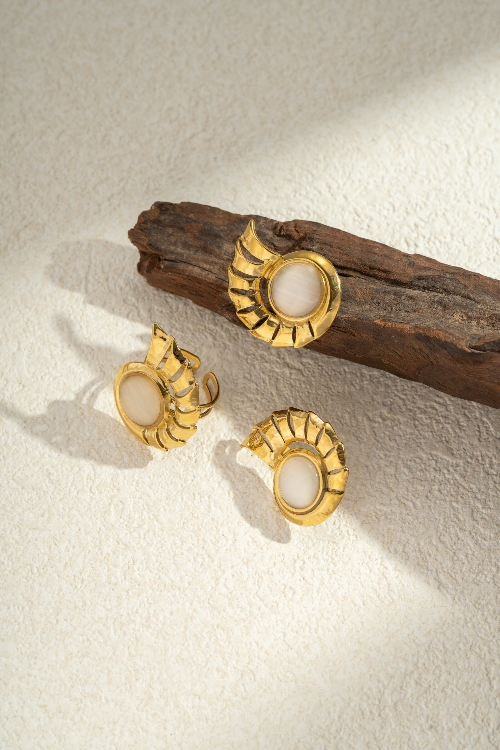 Wholesaler COSMOS - Adjustable ring and earring set stainless steel gold cat's eye stone
