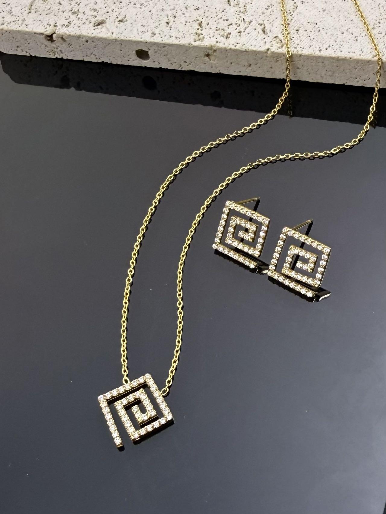 Grossista COSMOS - Set collana orecchini spirale rettangolare geometrico dorato acciaio inossidabile