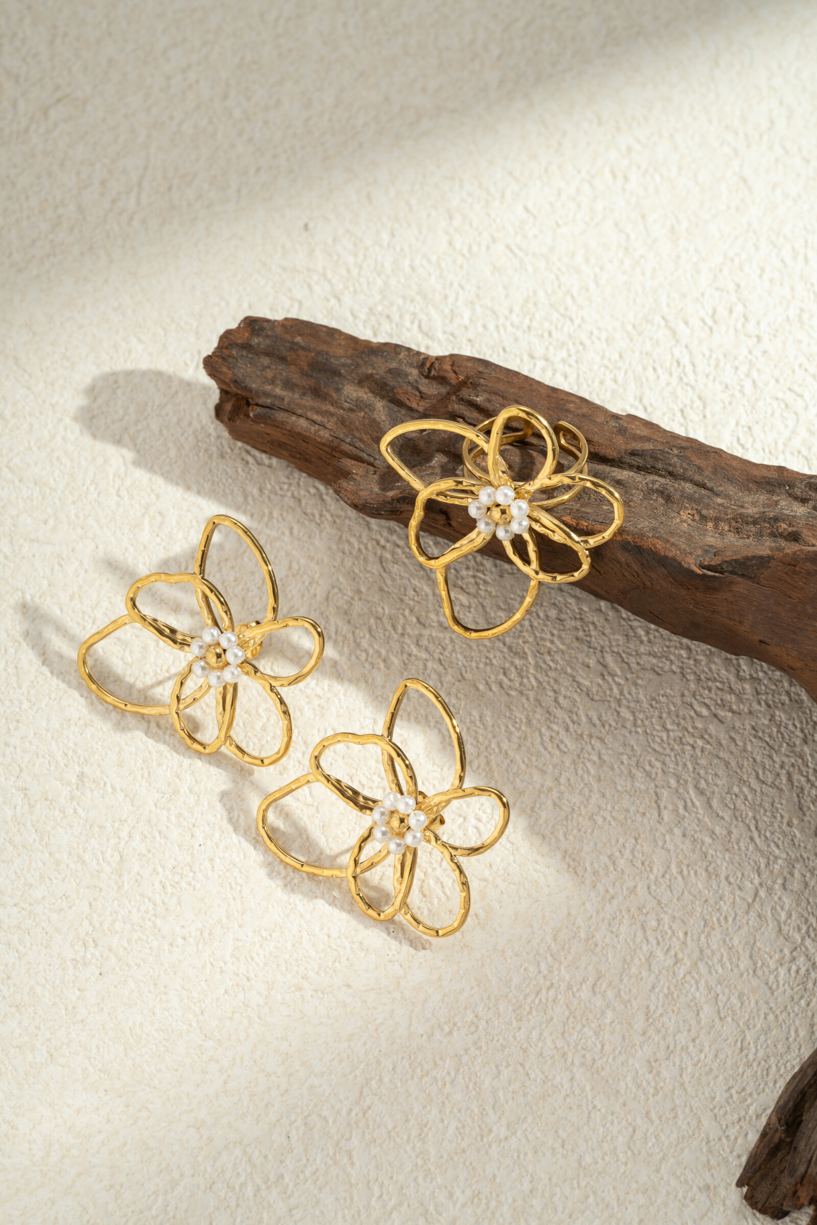 Wholesaler COSMOS - Stainless steel golden adjustable ring elegant flower set