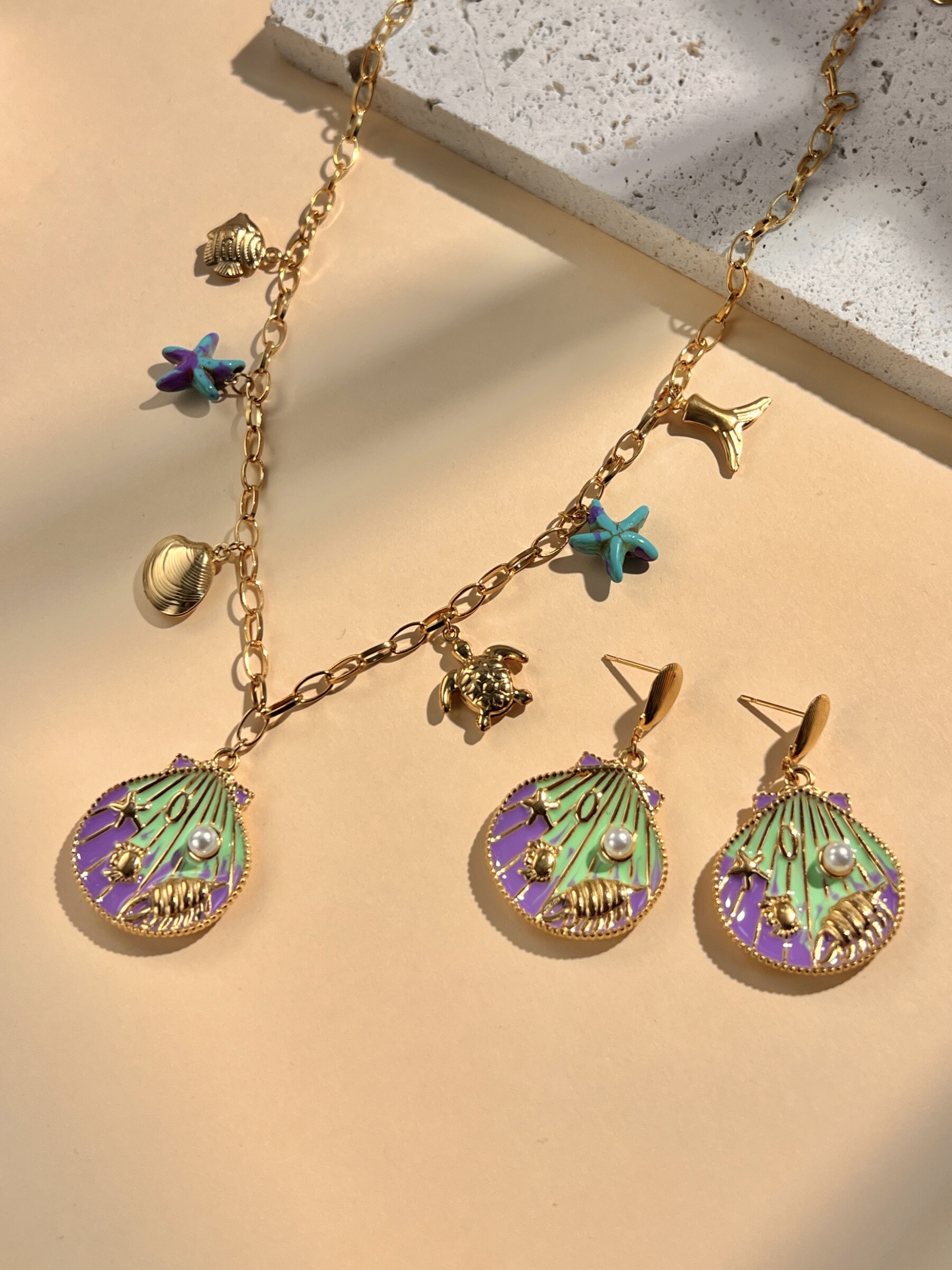 Grossiste COSMOS - Parure collier et boucles d’oreilles coquillage en acier