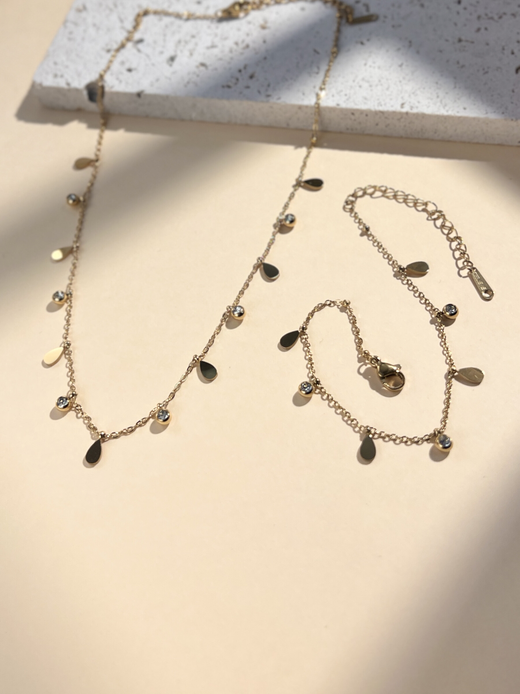 Grossiste COSMOS - Parure collier et bracelet assortis en acier inoxydable