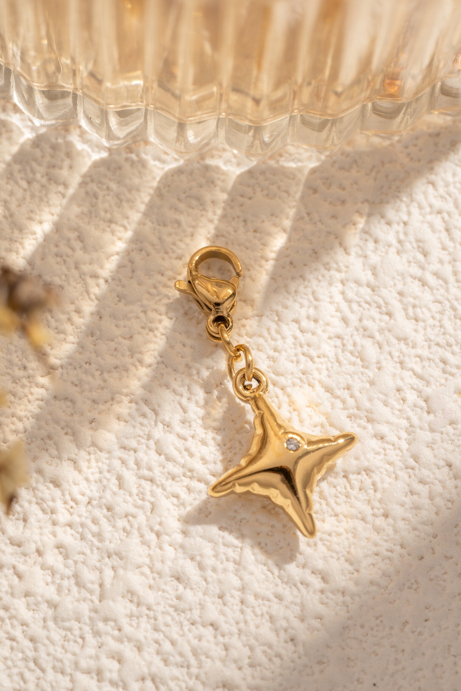 Wholesaler COSMOS - Smooth star pendant with gold and silver crystal for women, chic, elegant, minimalist, trendy