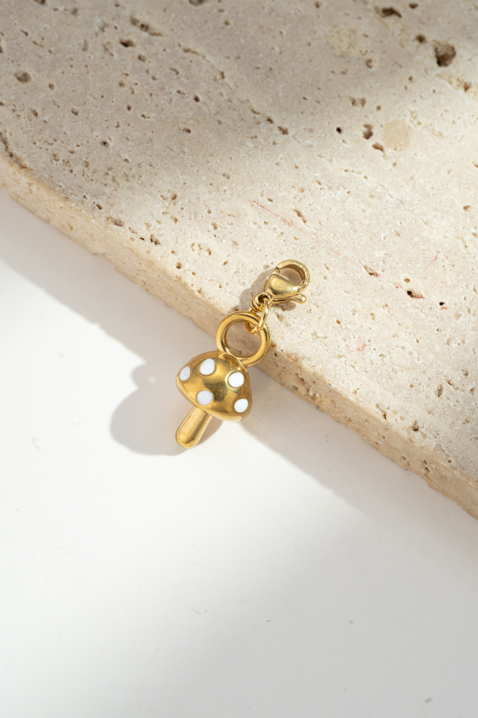 Grossiste COSMOS - Pendentif Charms Champignon Doré – Acier Inoxydable Fantaisie