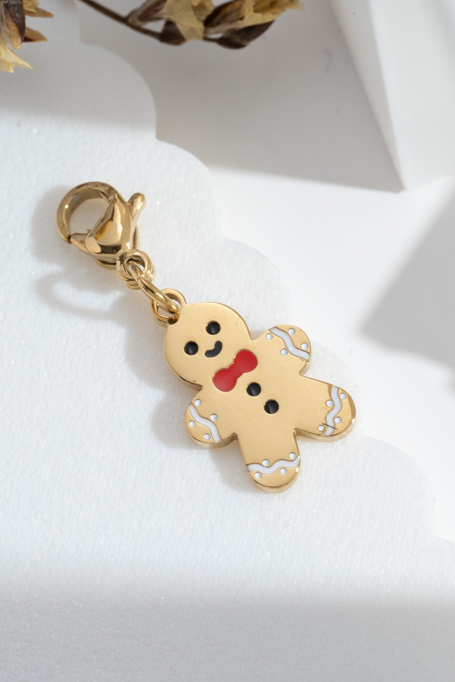 Großhändler COSMOS - Goldener Lebkuchen-Charm – emaillierter Edelstahl, anpassbare festliche und fröhliche Note