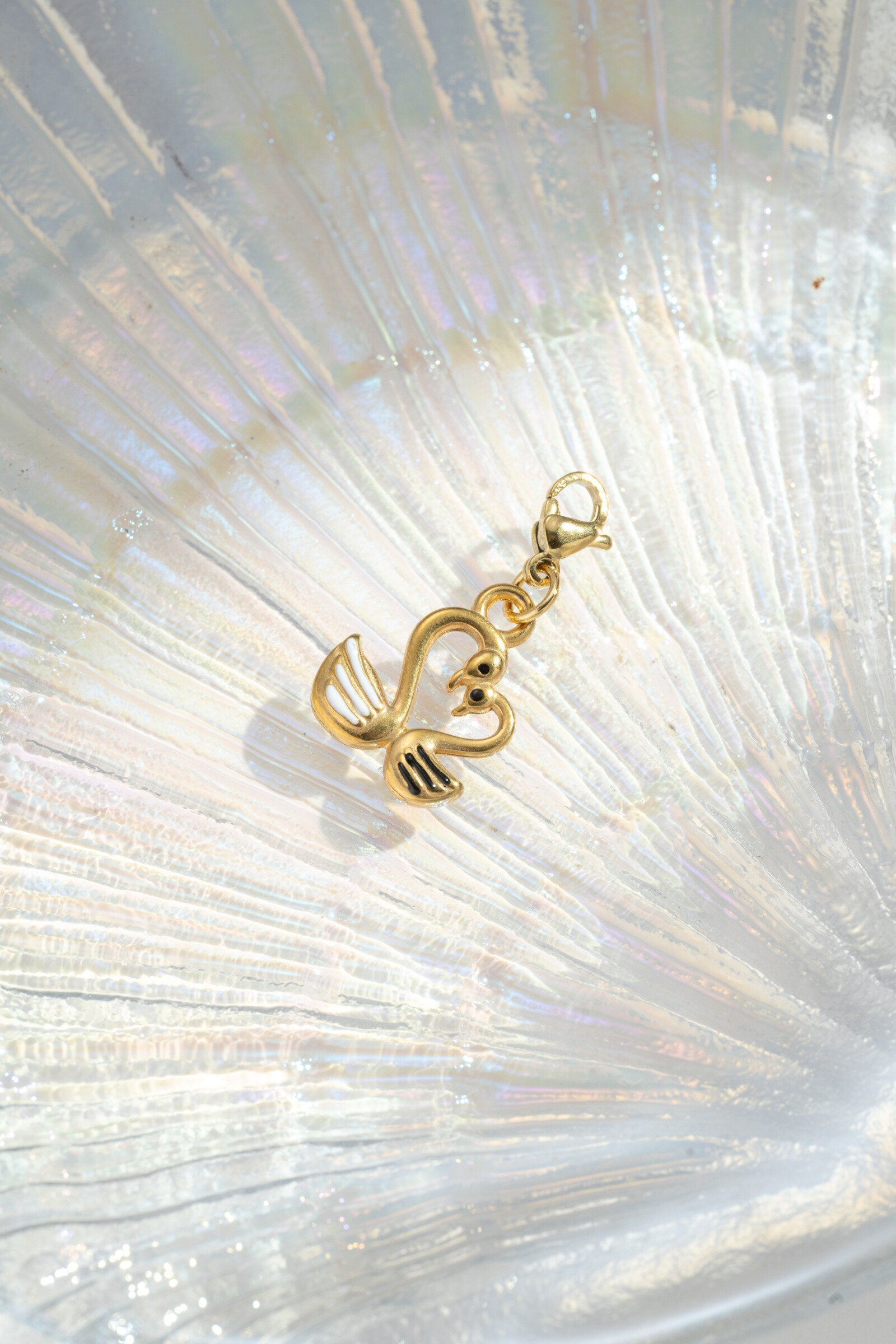 Grossiste COSMOS - Pendentif cygne doré en acier inoxydable élégant